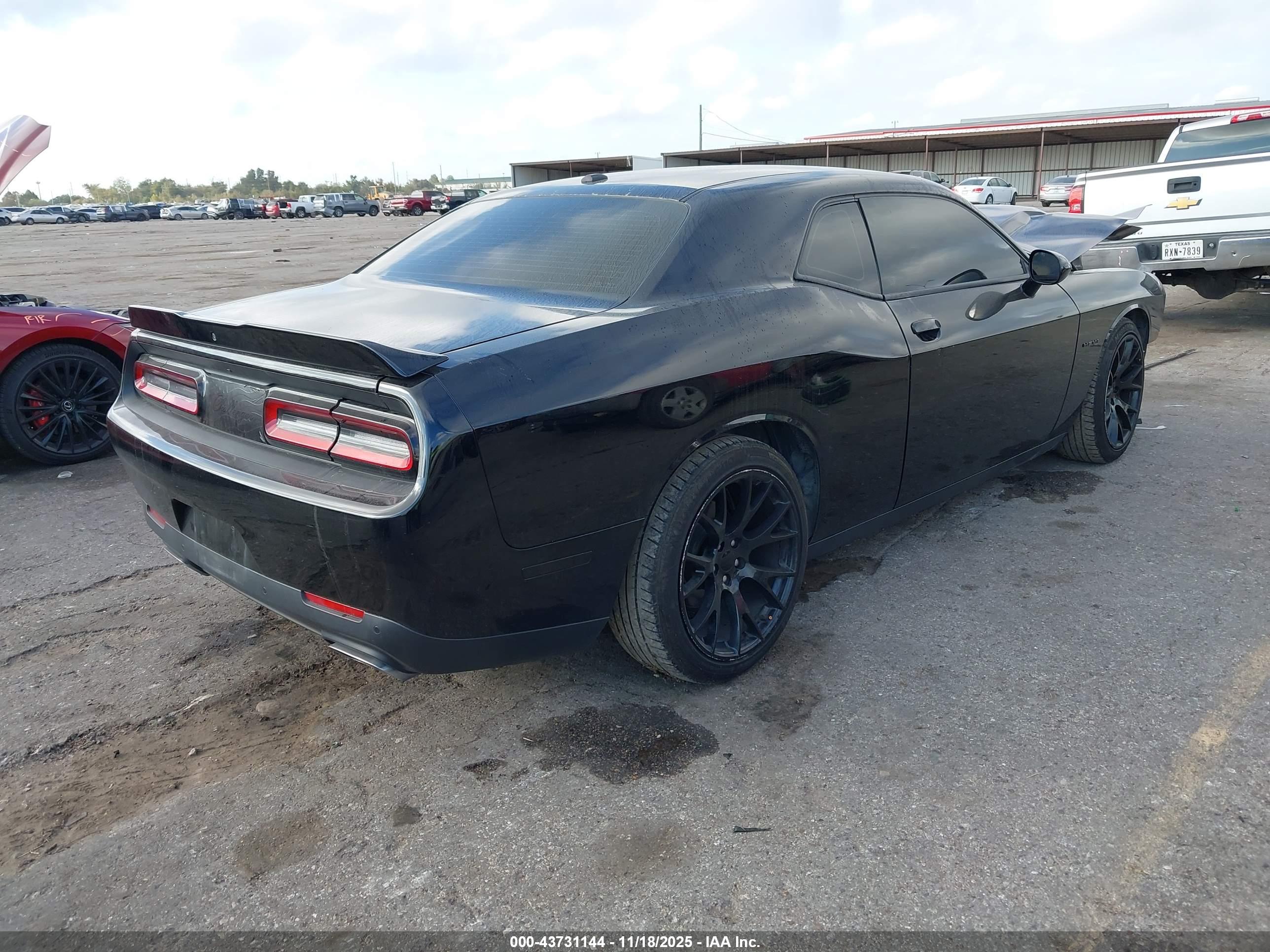DODGE CHALLENGER image 4