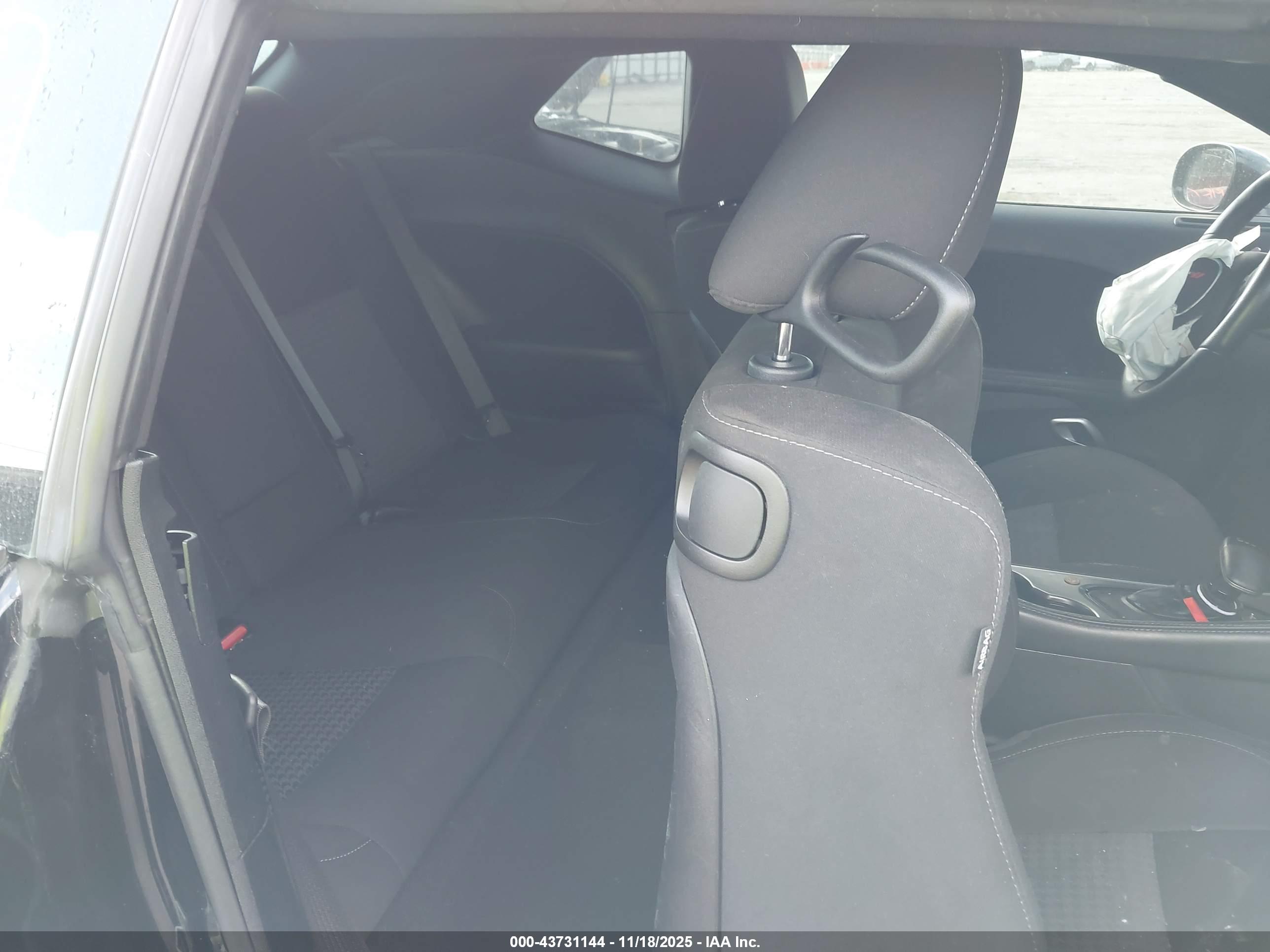 DODGE CHALLENGER image 8
