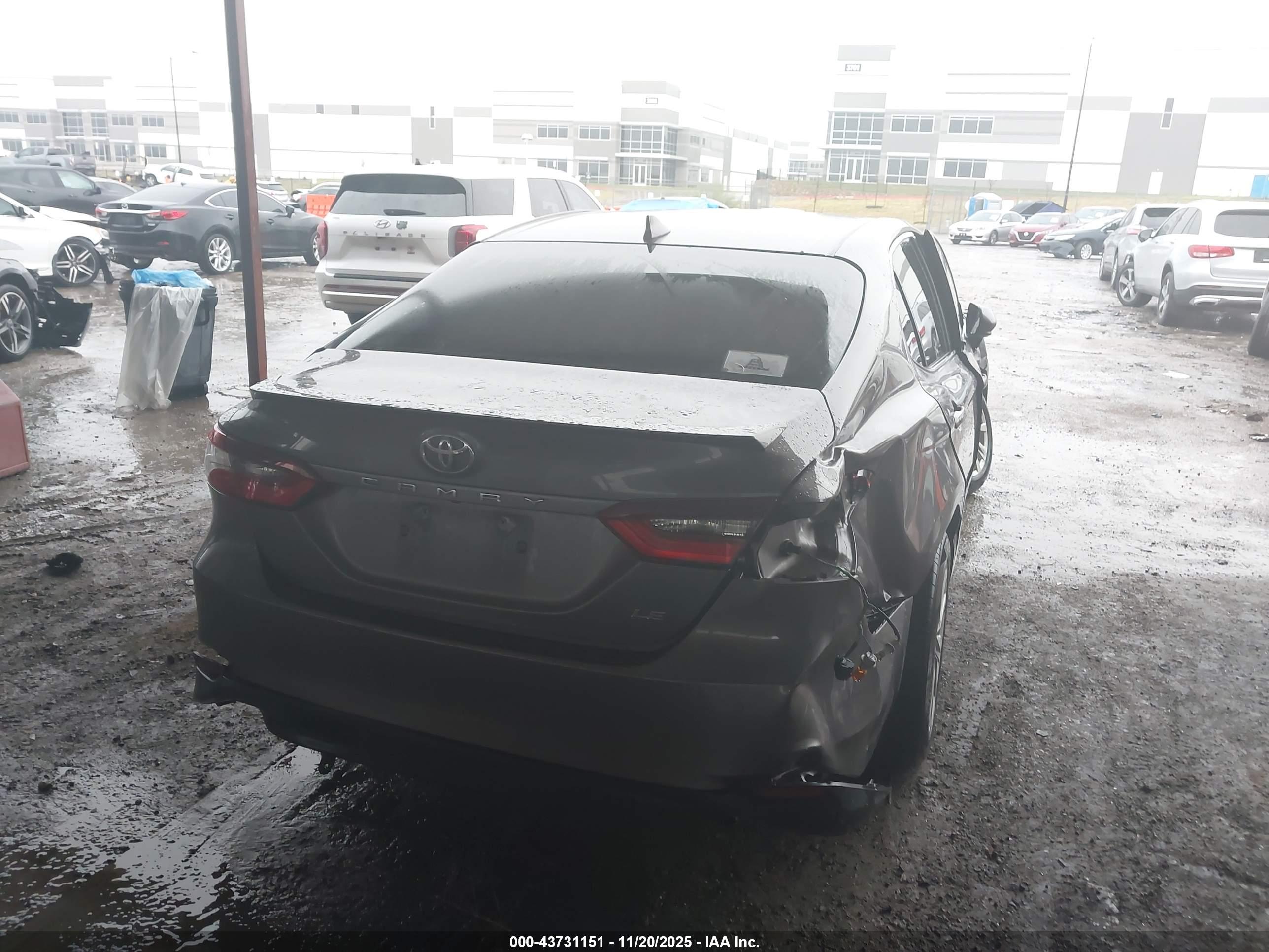 TOYOTA CAMRY image 4