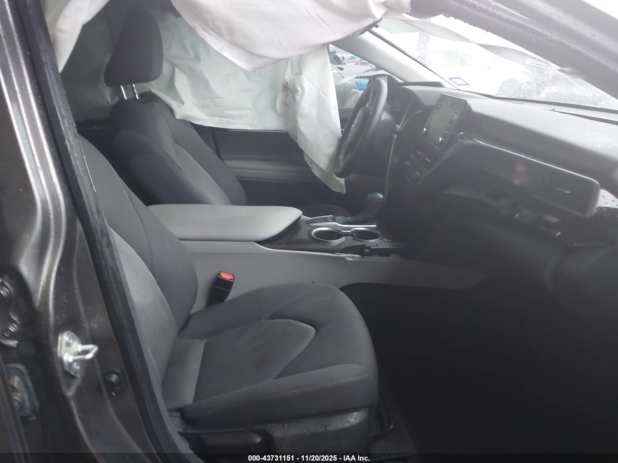 TOYOTA CAMRY image 5