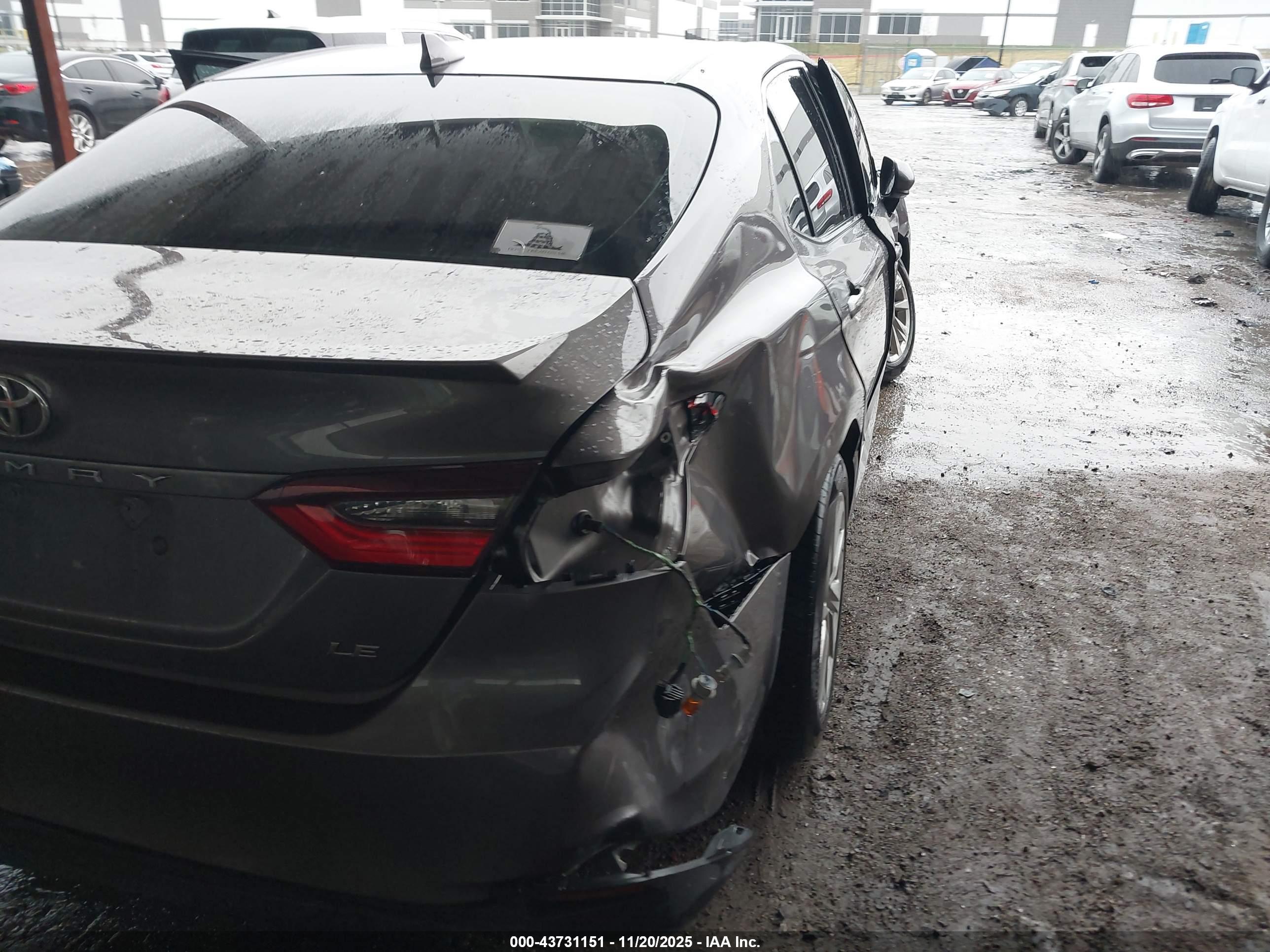 TOYOTA CAMRY image 6