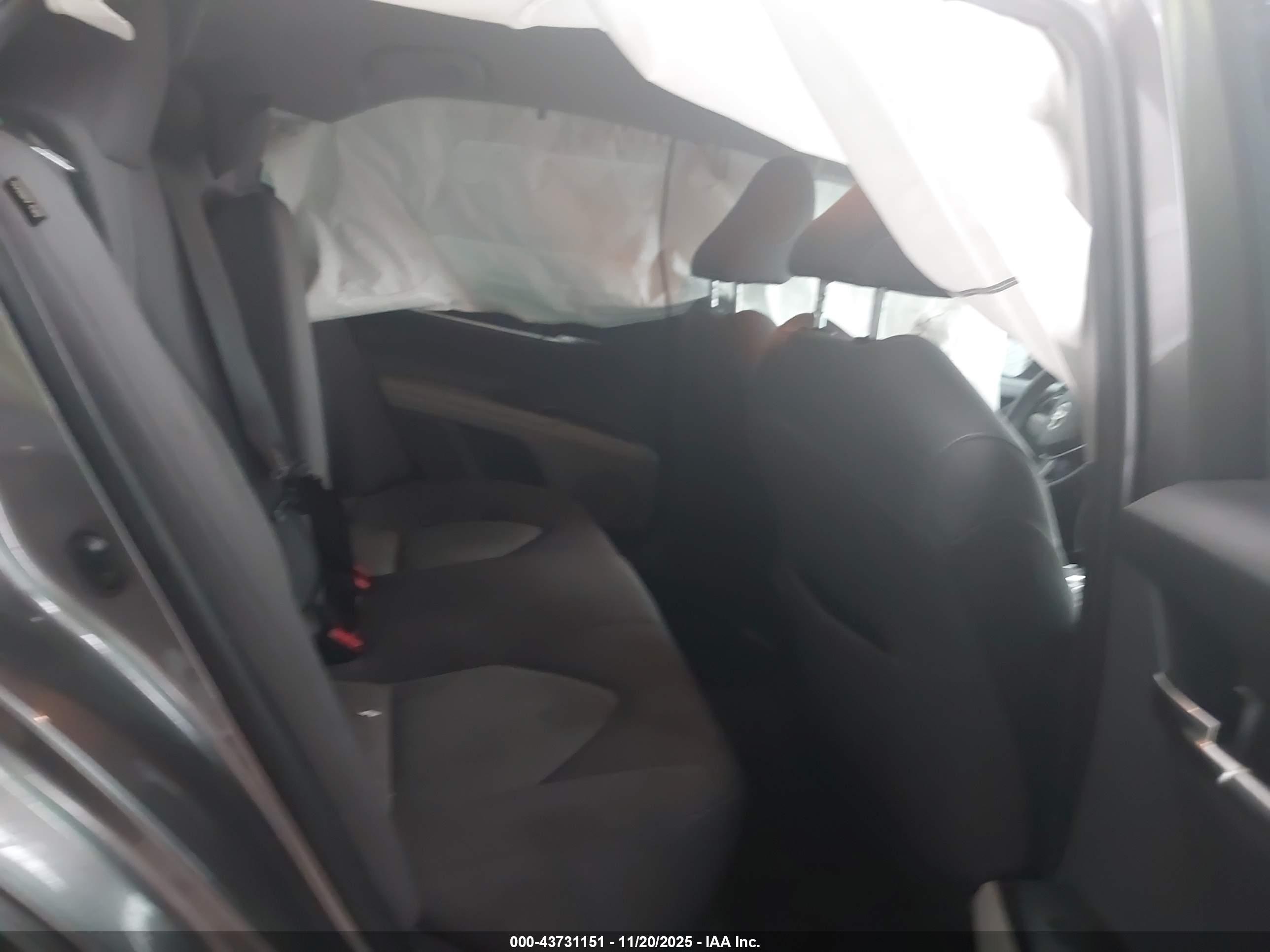 TOYOTA CAMRY image 8