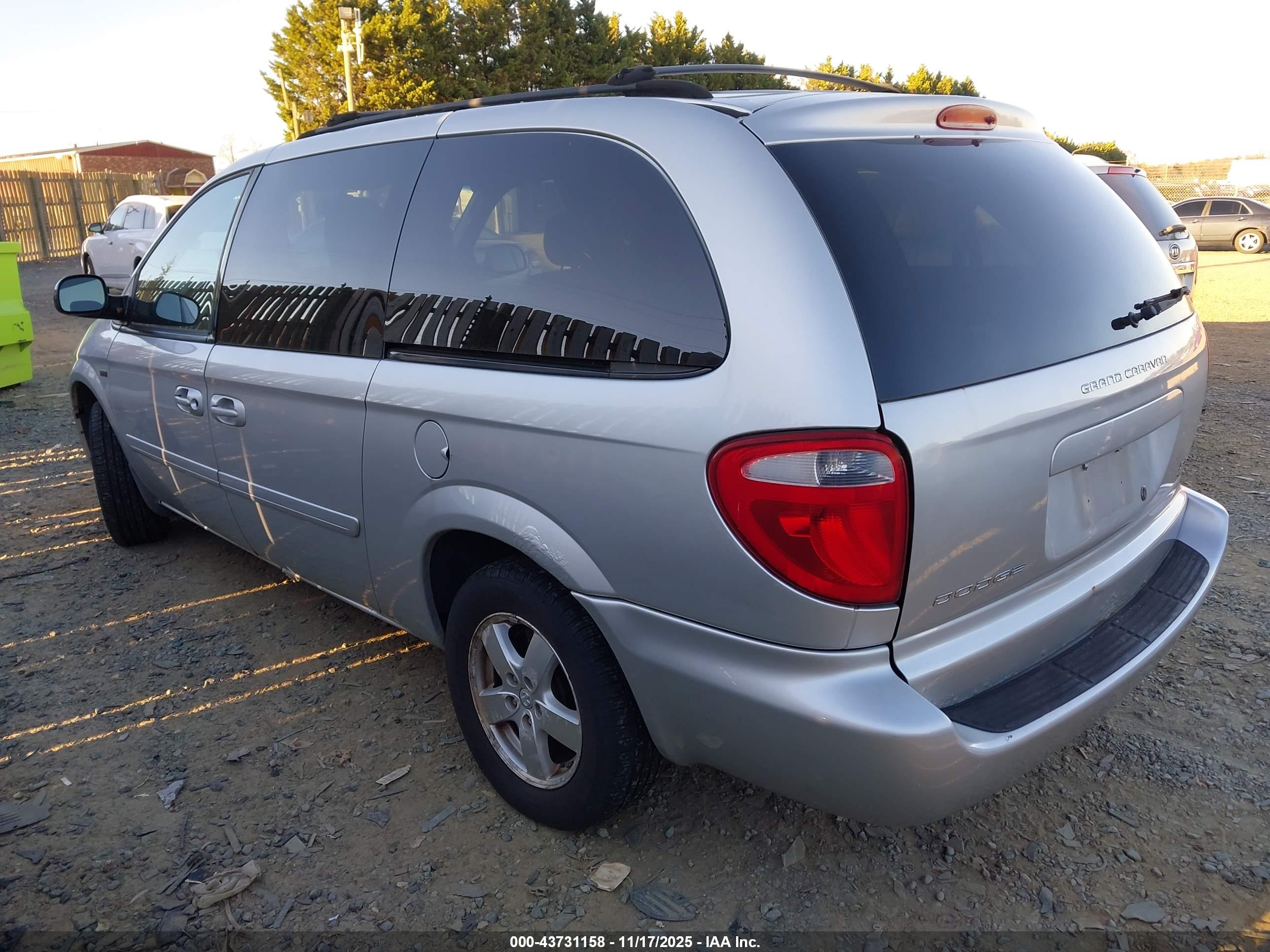 DODGE GRAND image 3