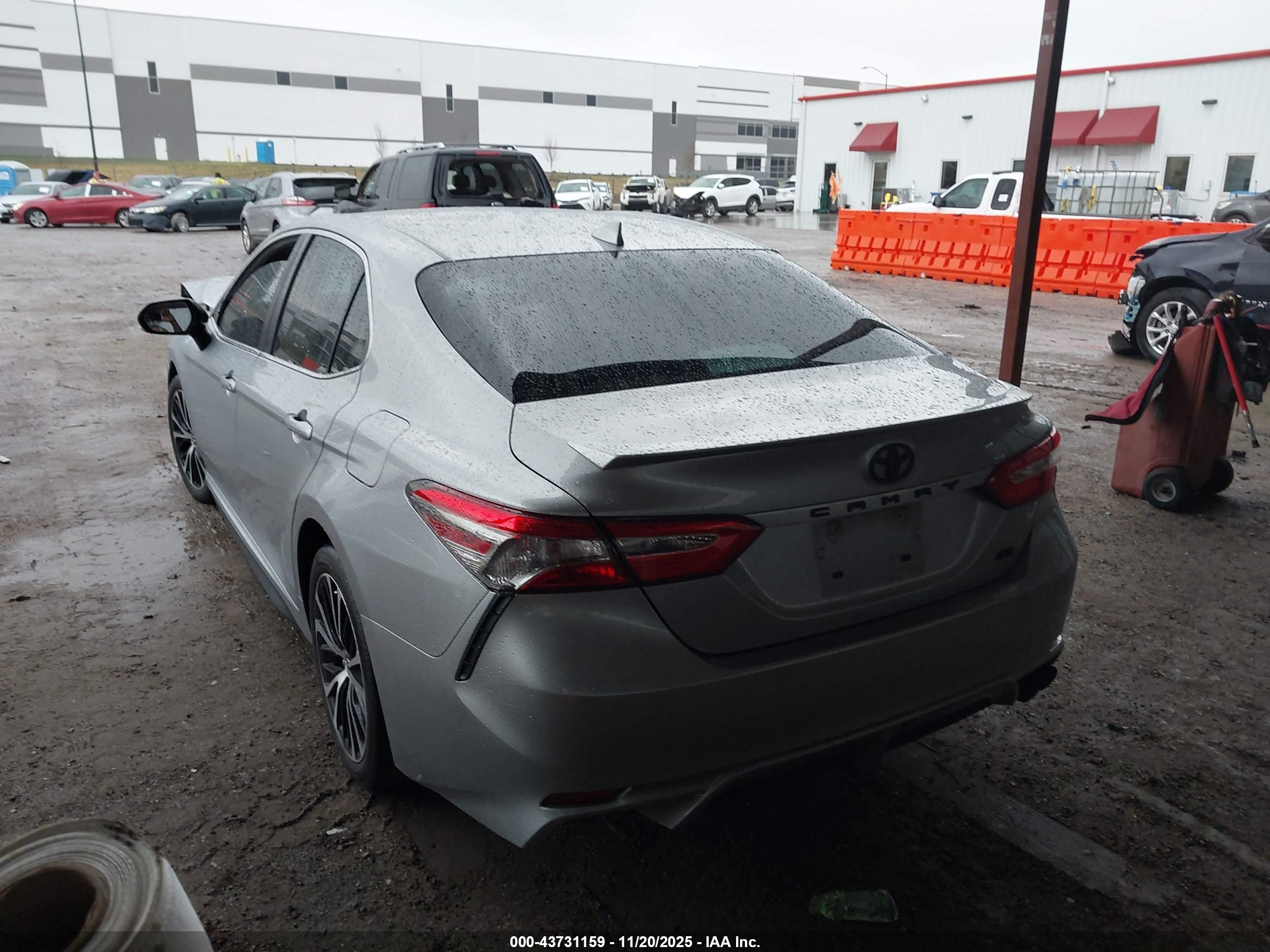 TOYOTA CAMRY image 3