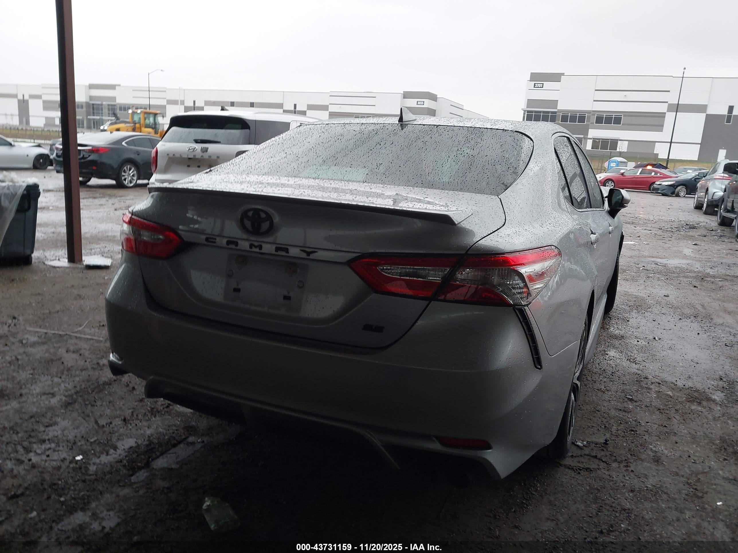 TOYOTA CAMRY image 4