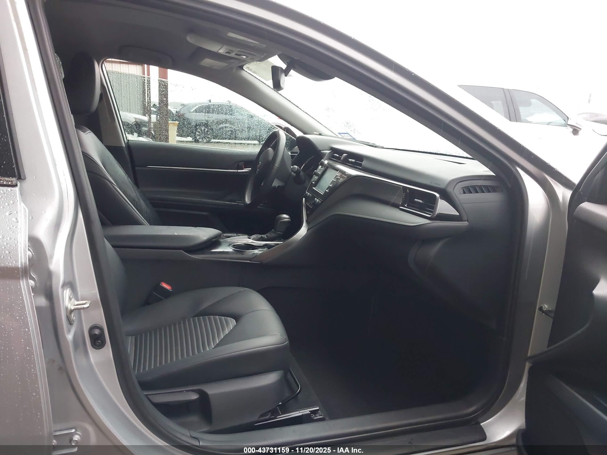 TOYOTA CAMRY image 5