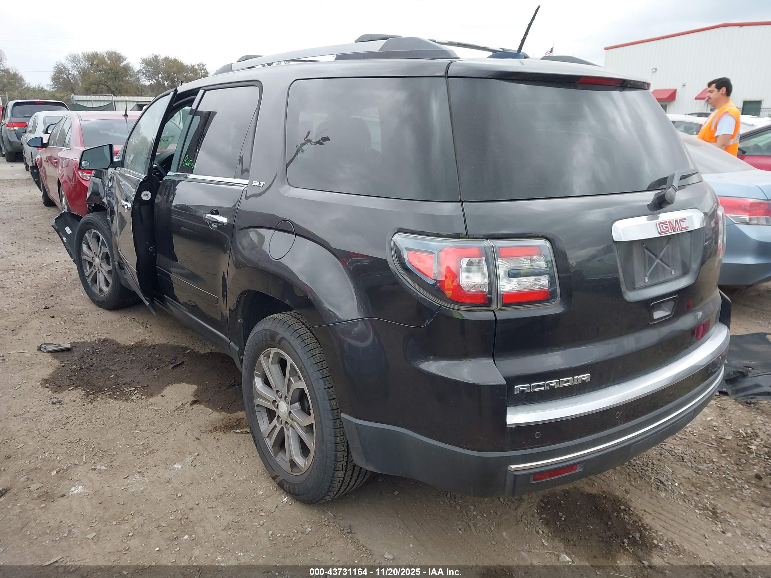 GMC ACADIA image 3