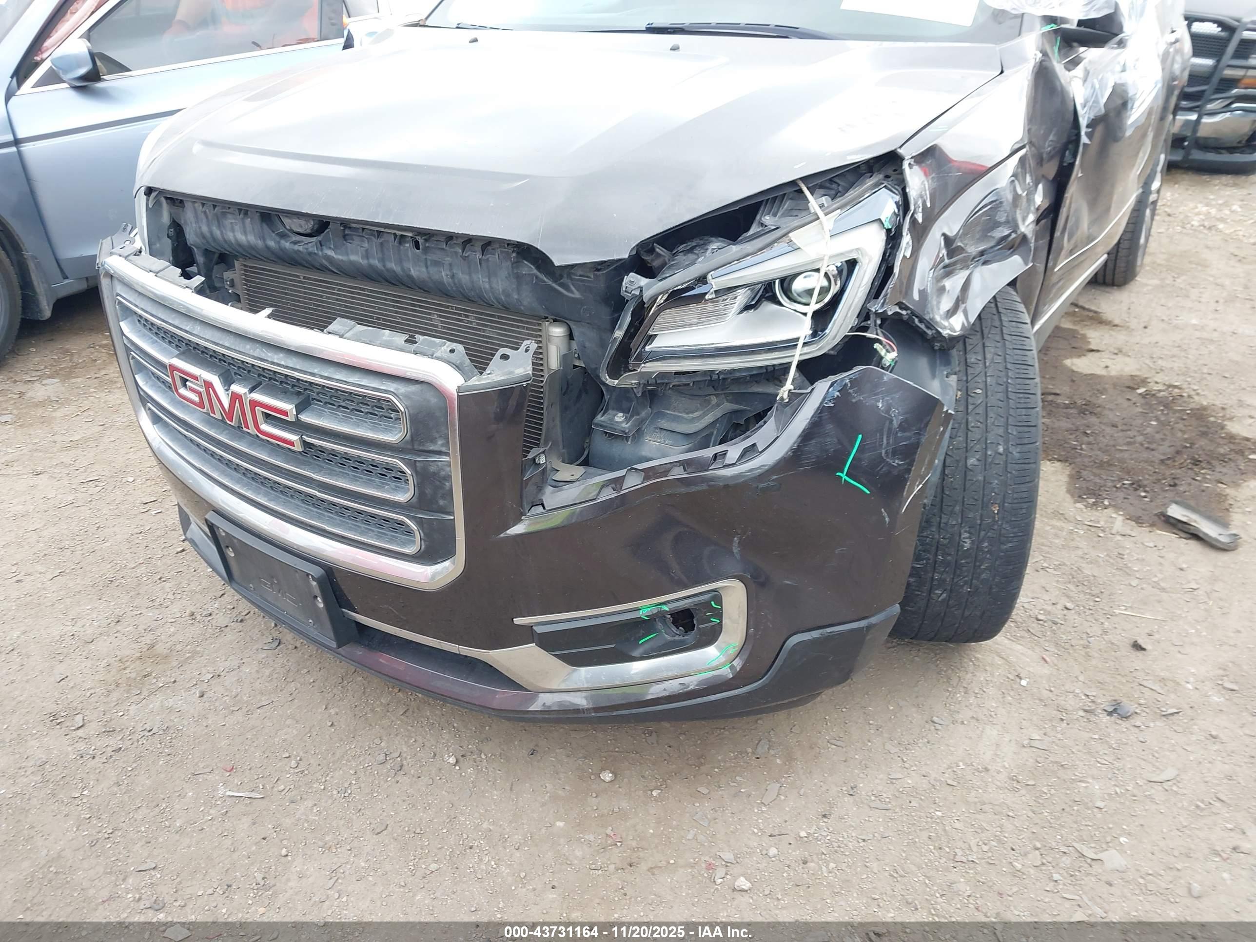 GMC ACADIA image 6