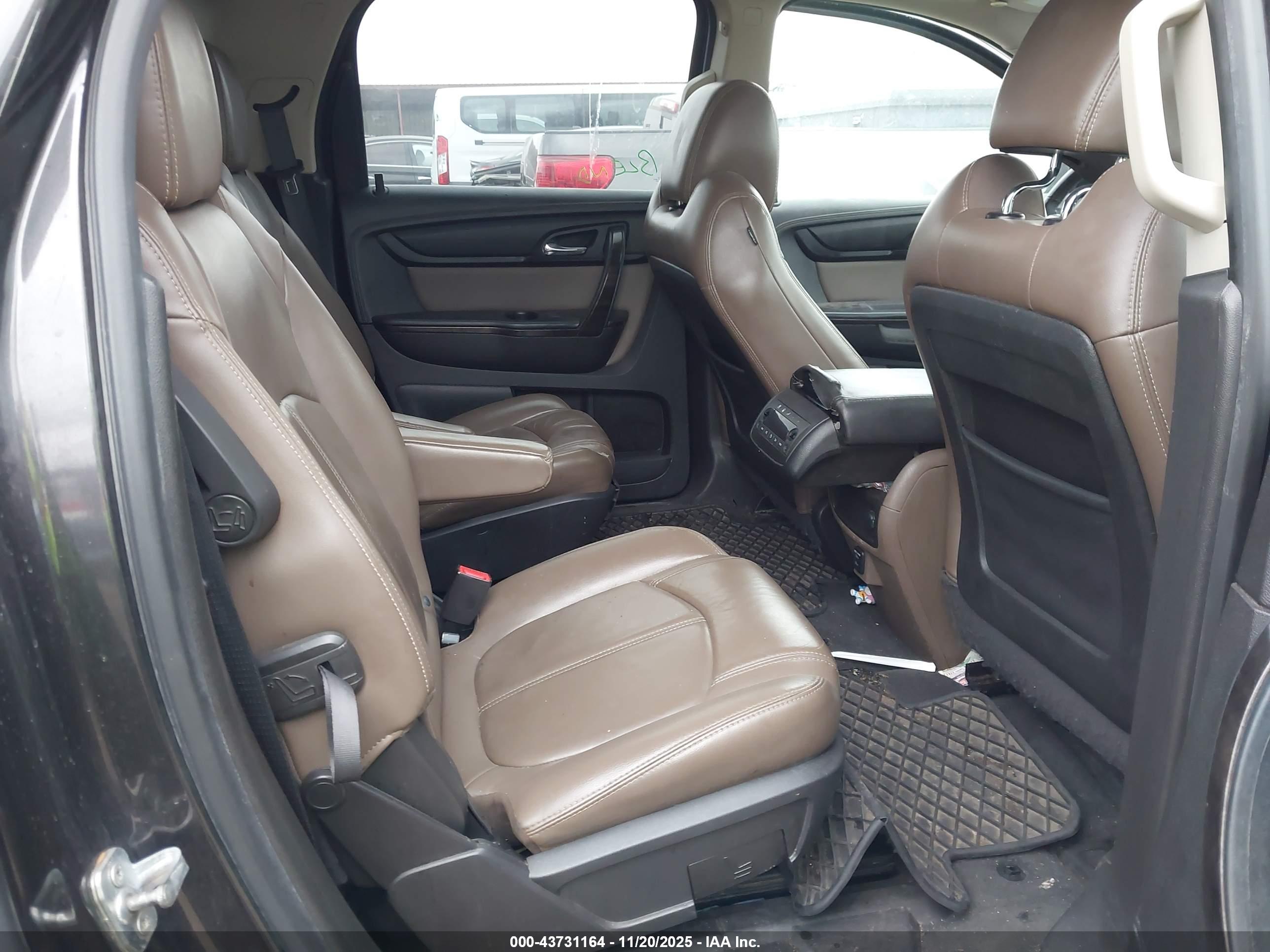 GMC ACADIA image 8