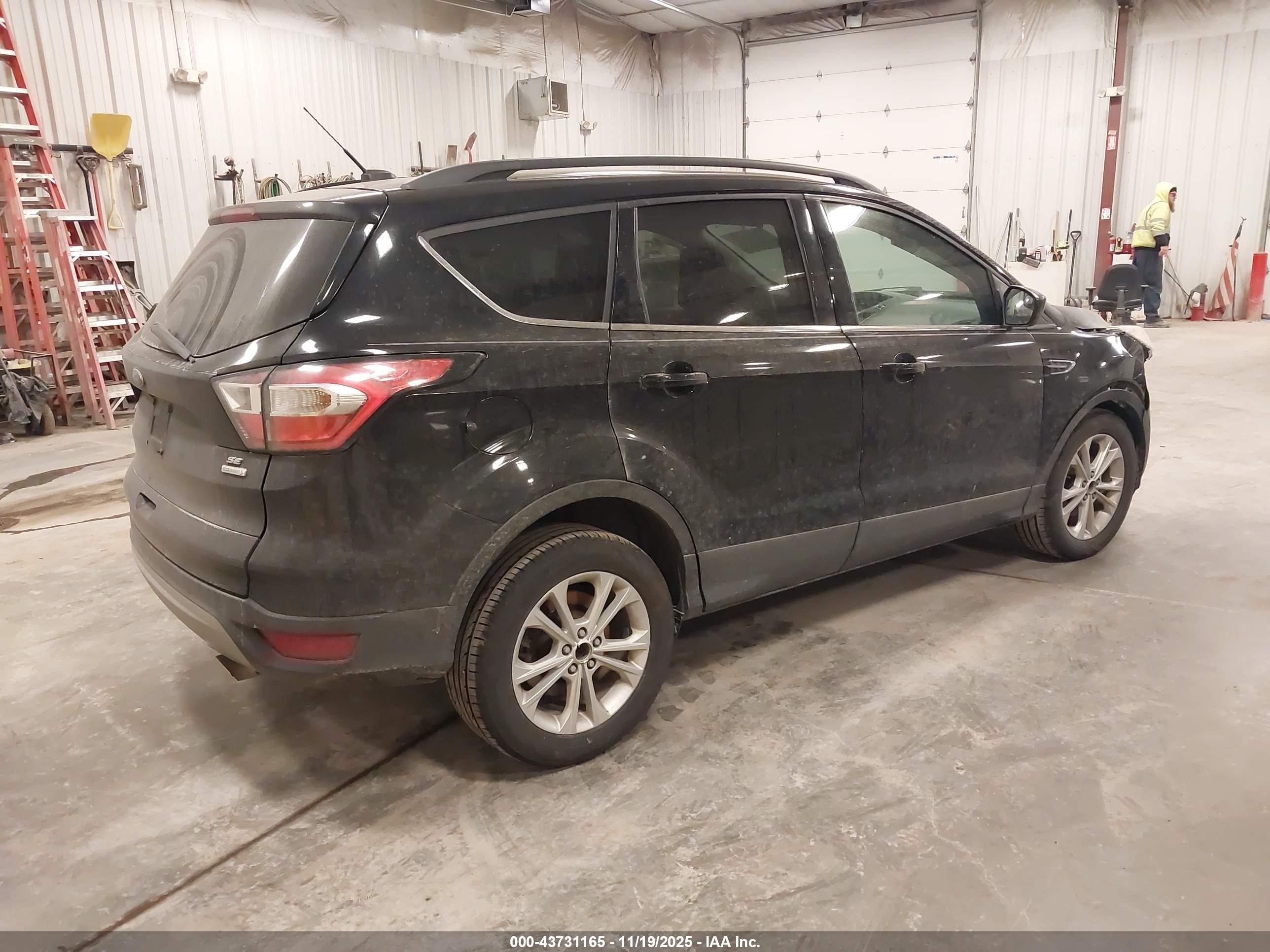 FORD ESCAPE image 4