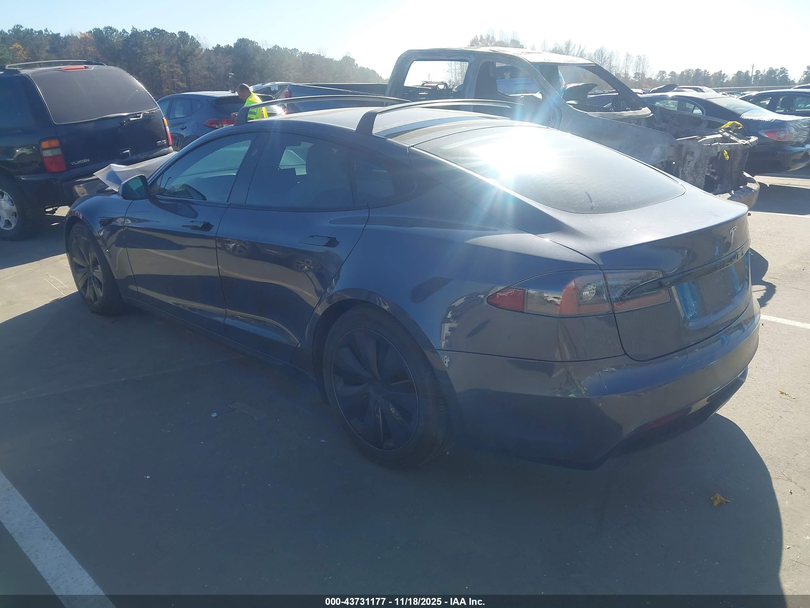 TESLA MODEL image 3