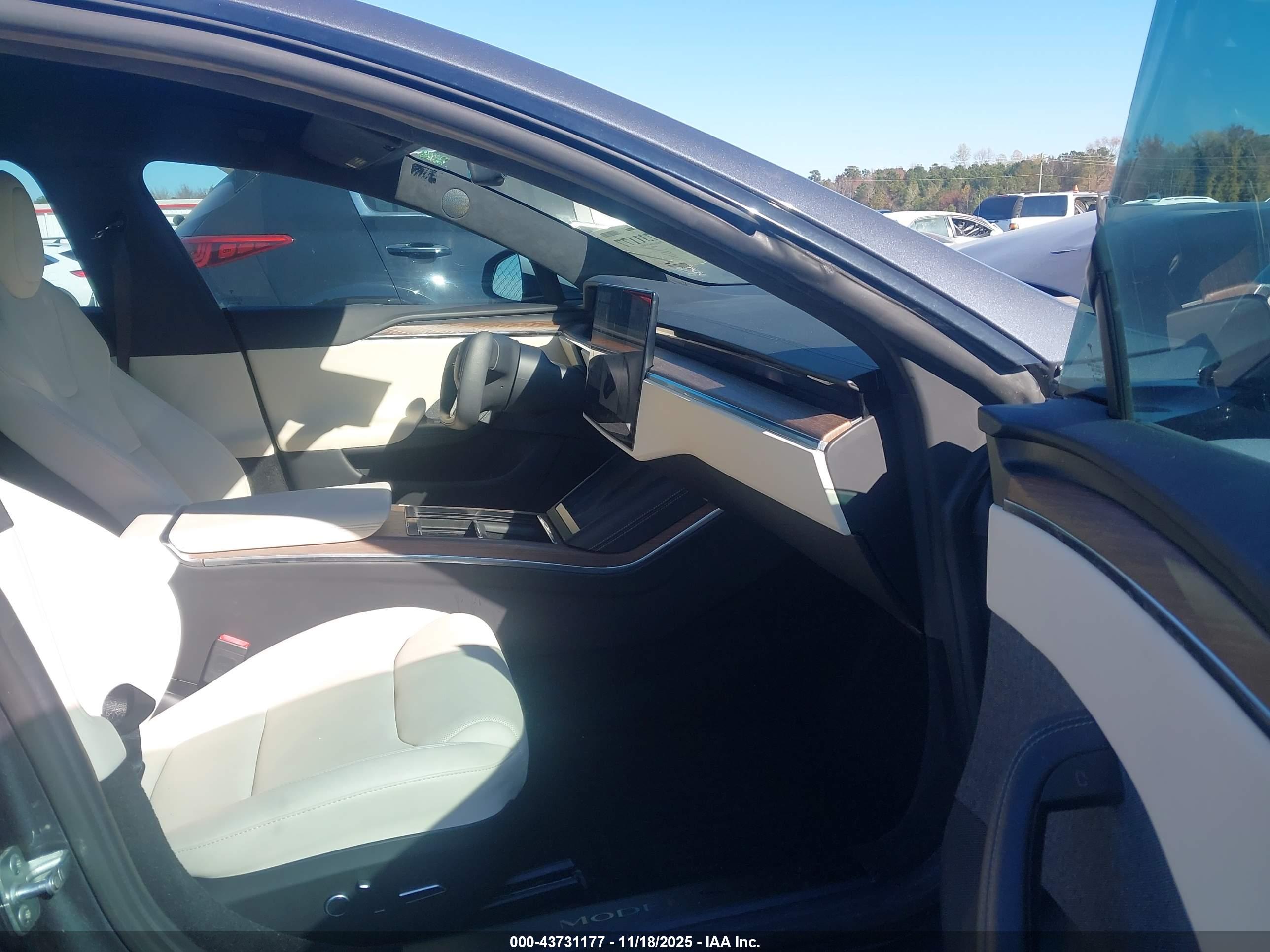 TESLA MODEL image 5