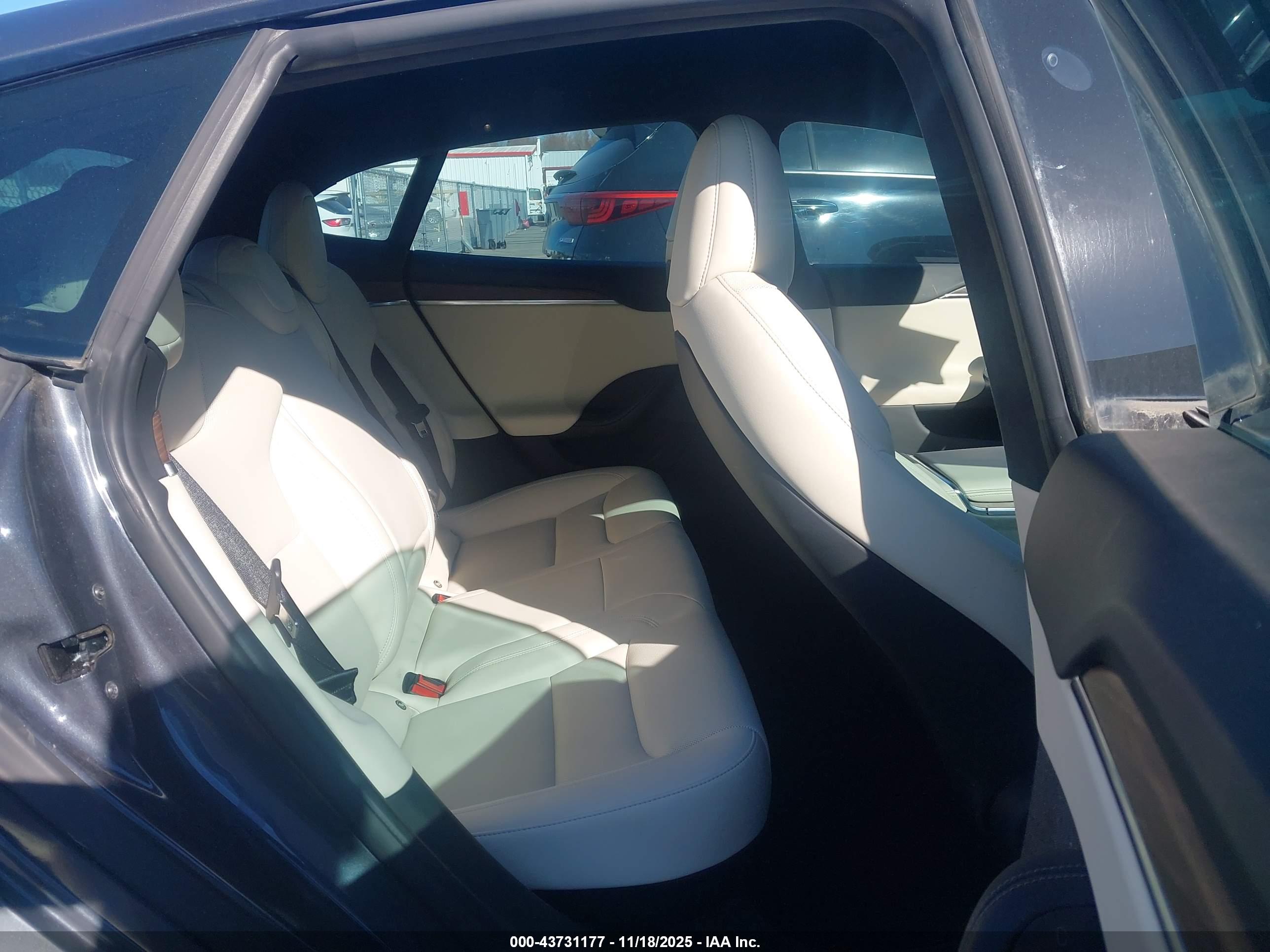 TESLA MODEL image 8