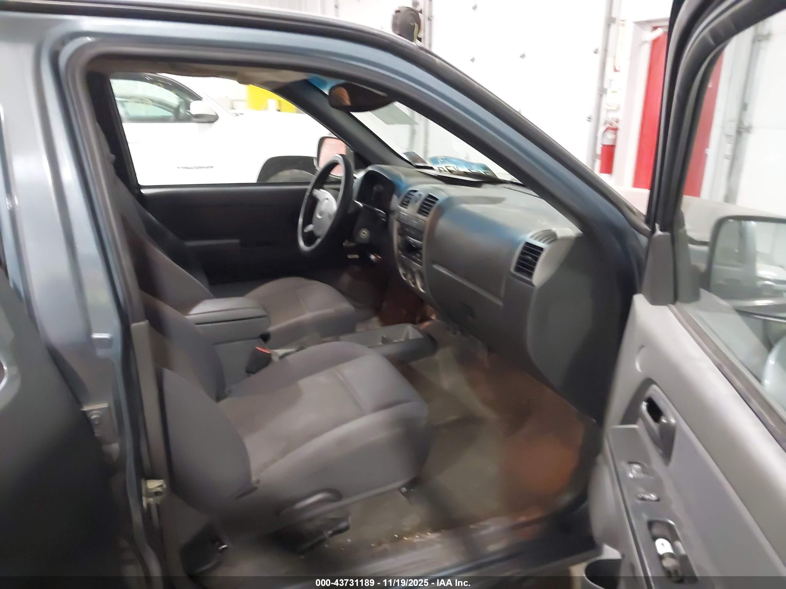 CHEVROLET COLORADO image 5