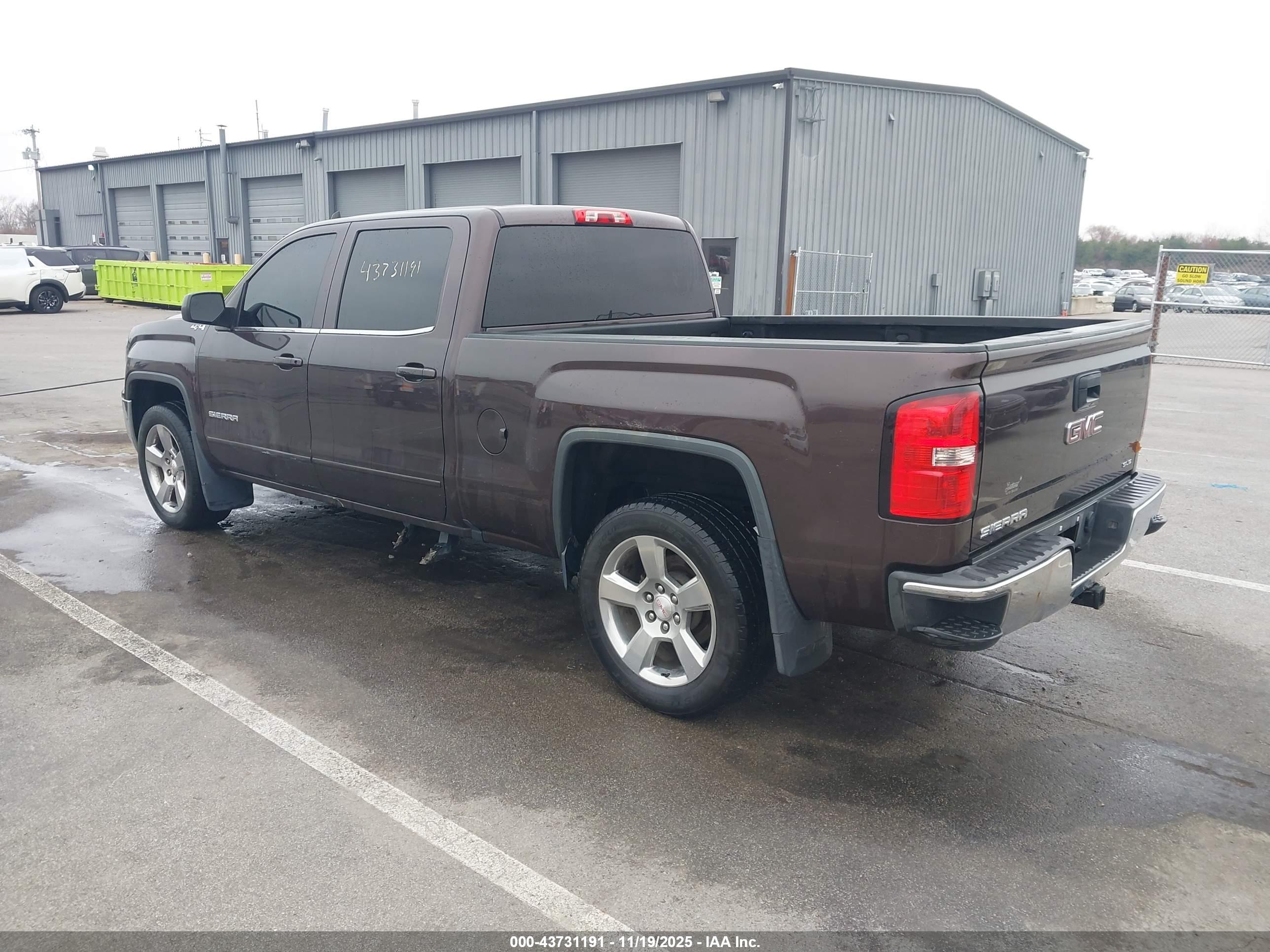 GMC SIERRA image 3