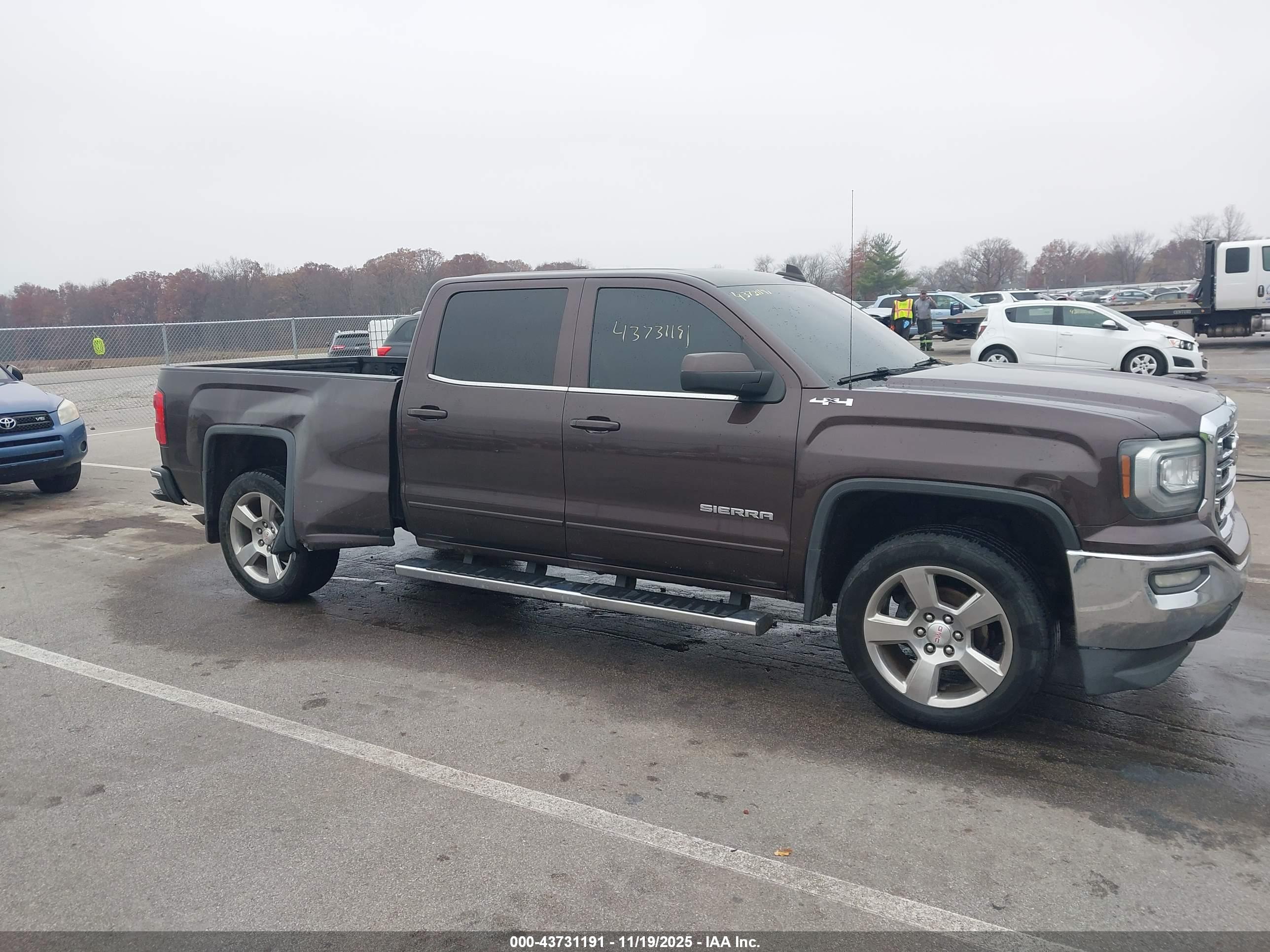 GMC SIERRA image 6