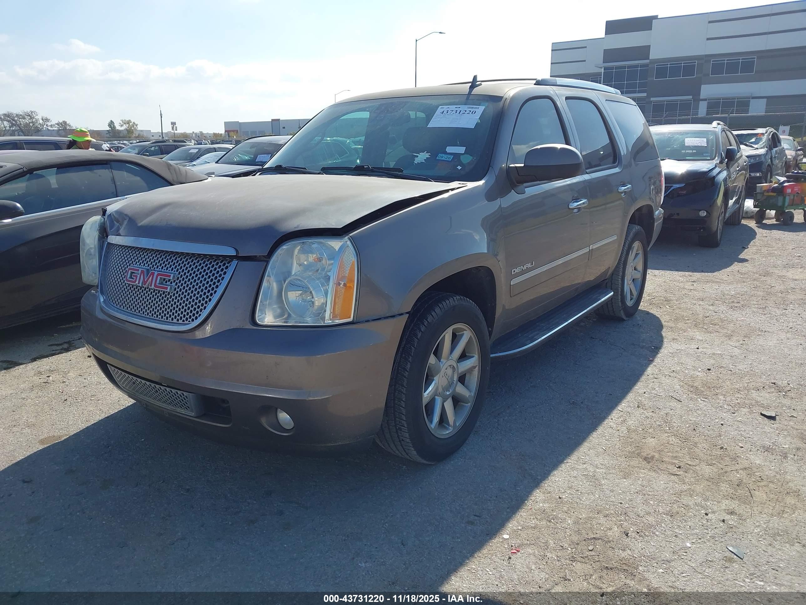 GMC YUKON image 2