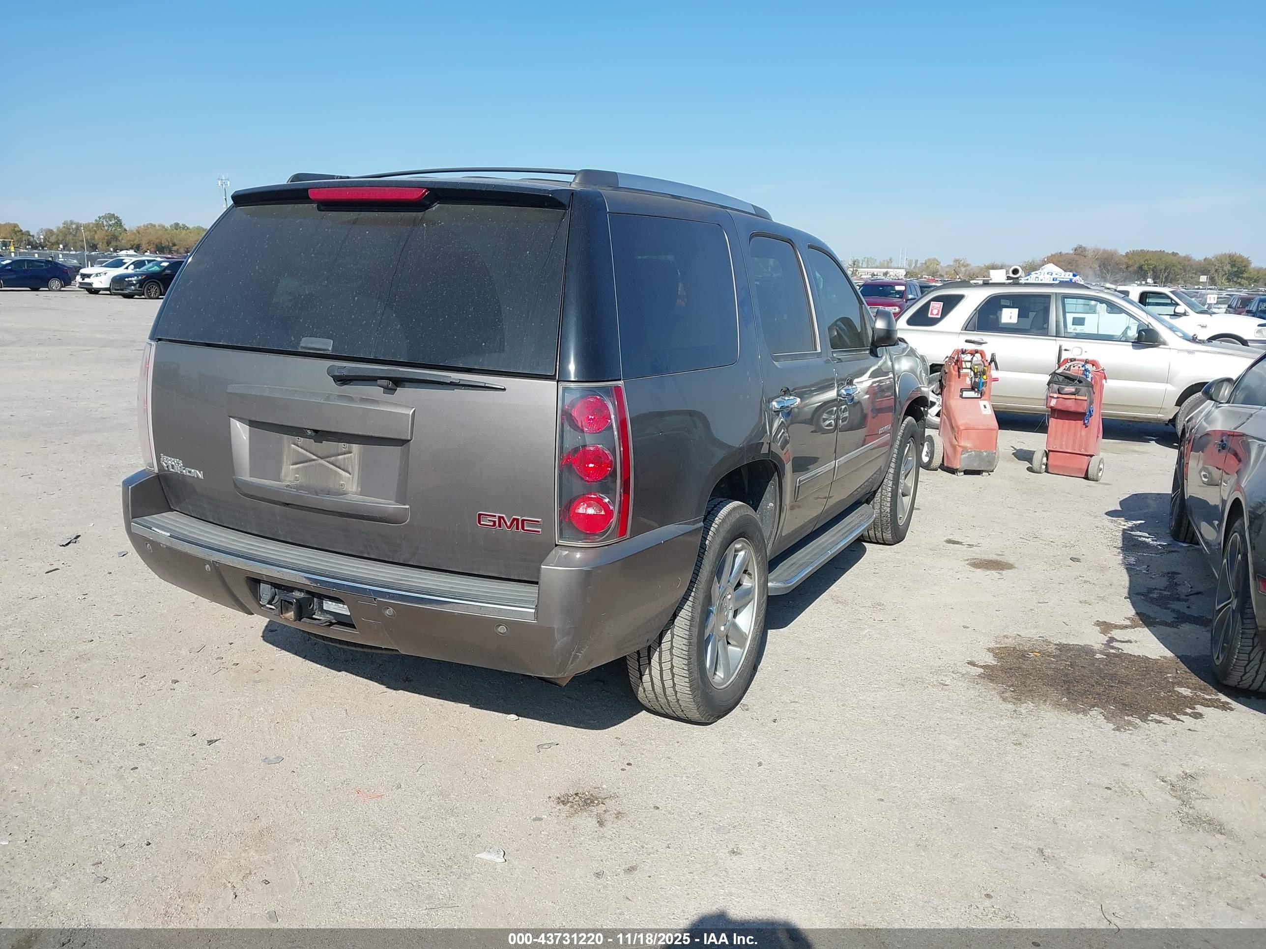 GMC YUKON image 4