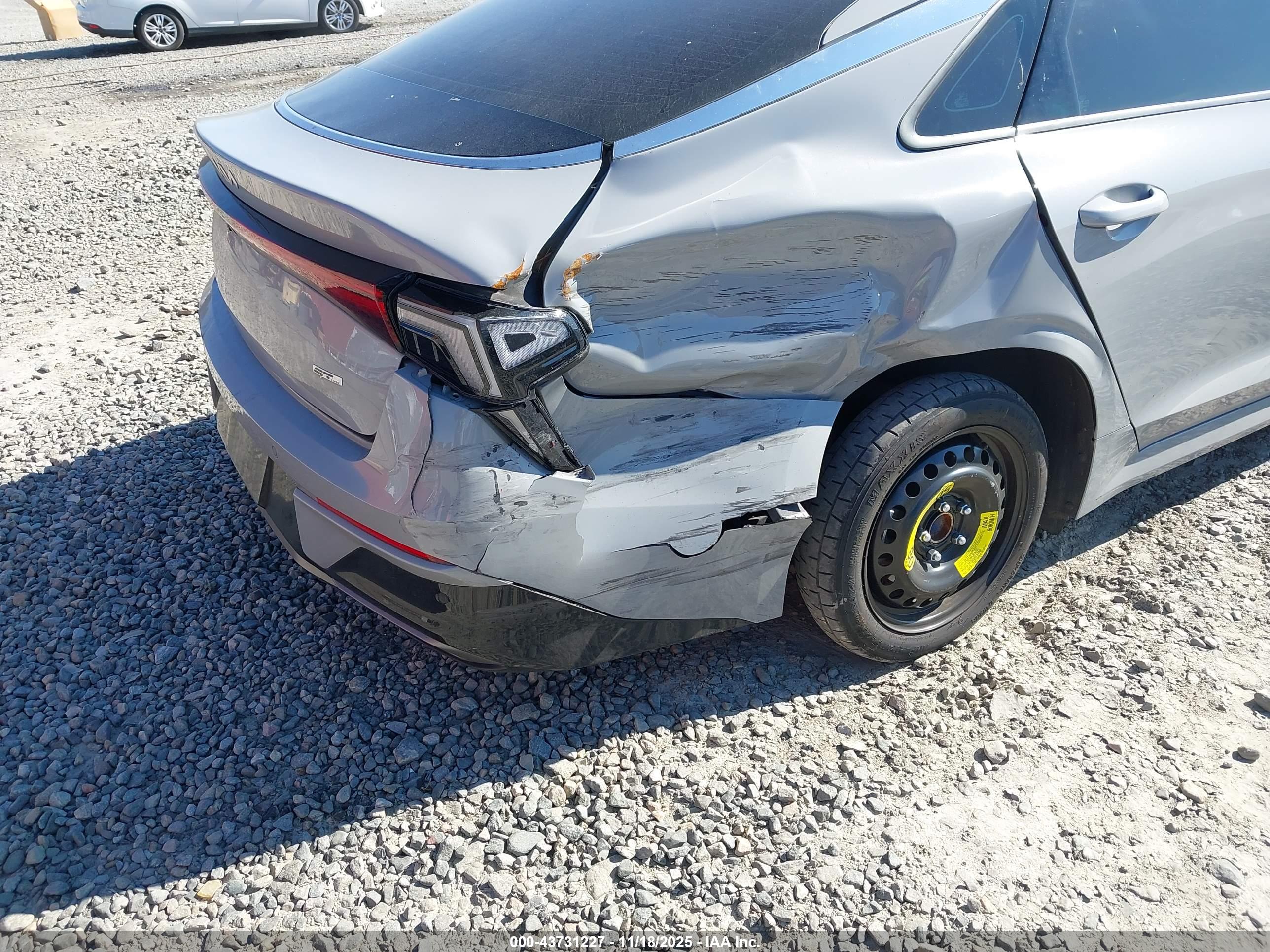 KIA K5 image 6