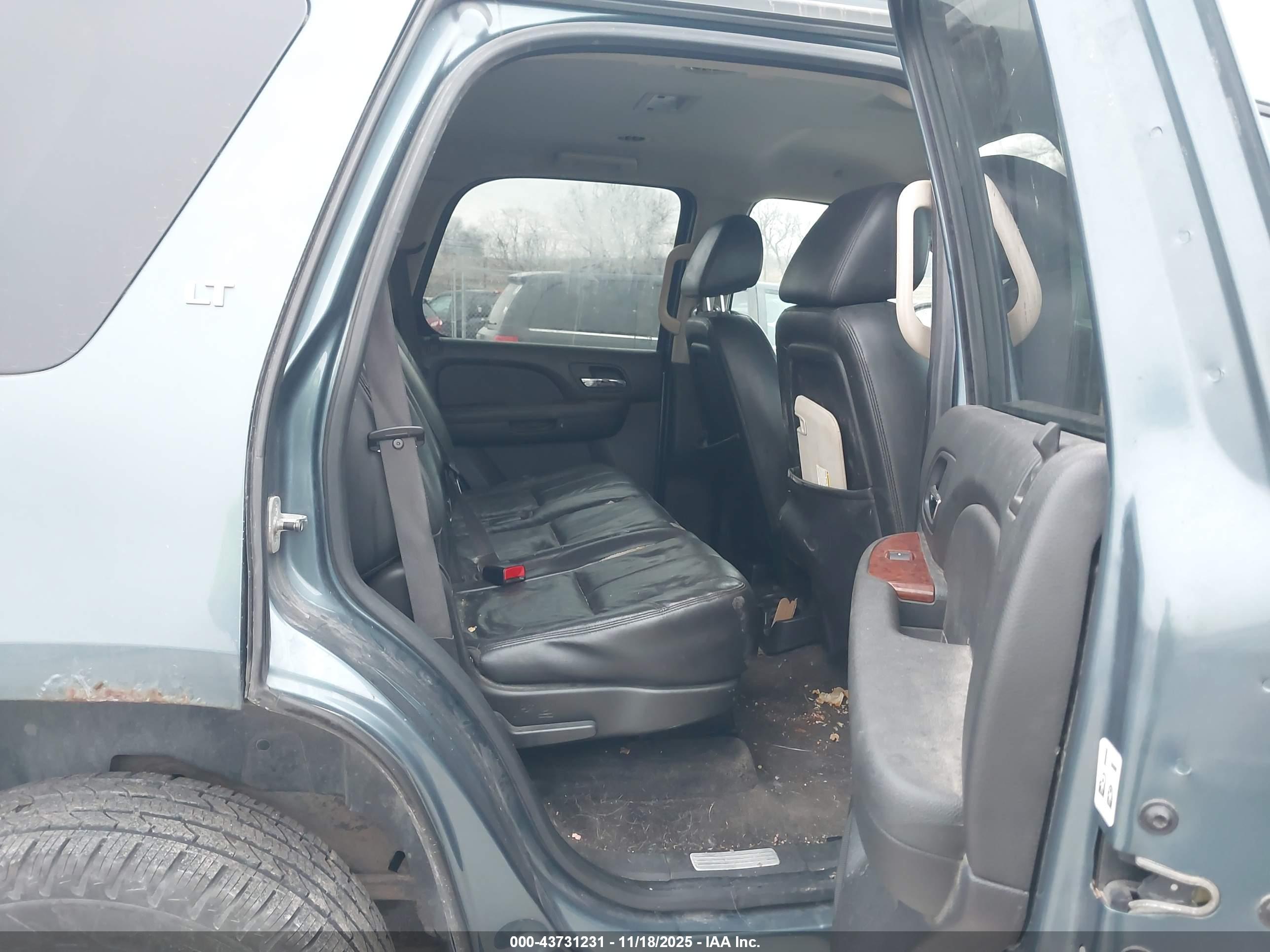 CHEVROLET TAHOE image 8