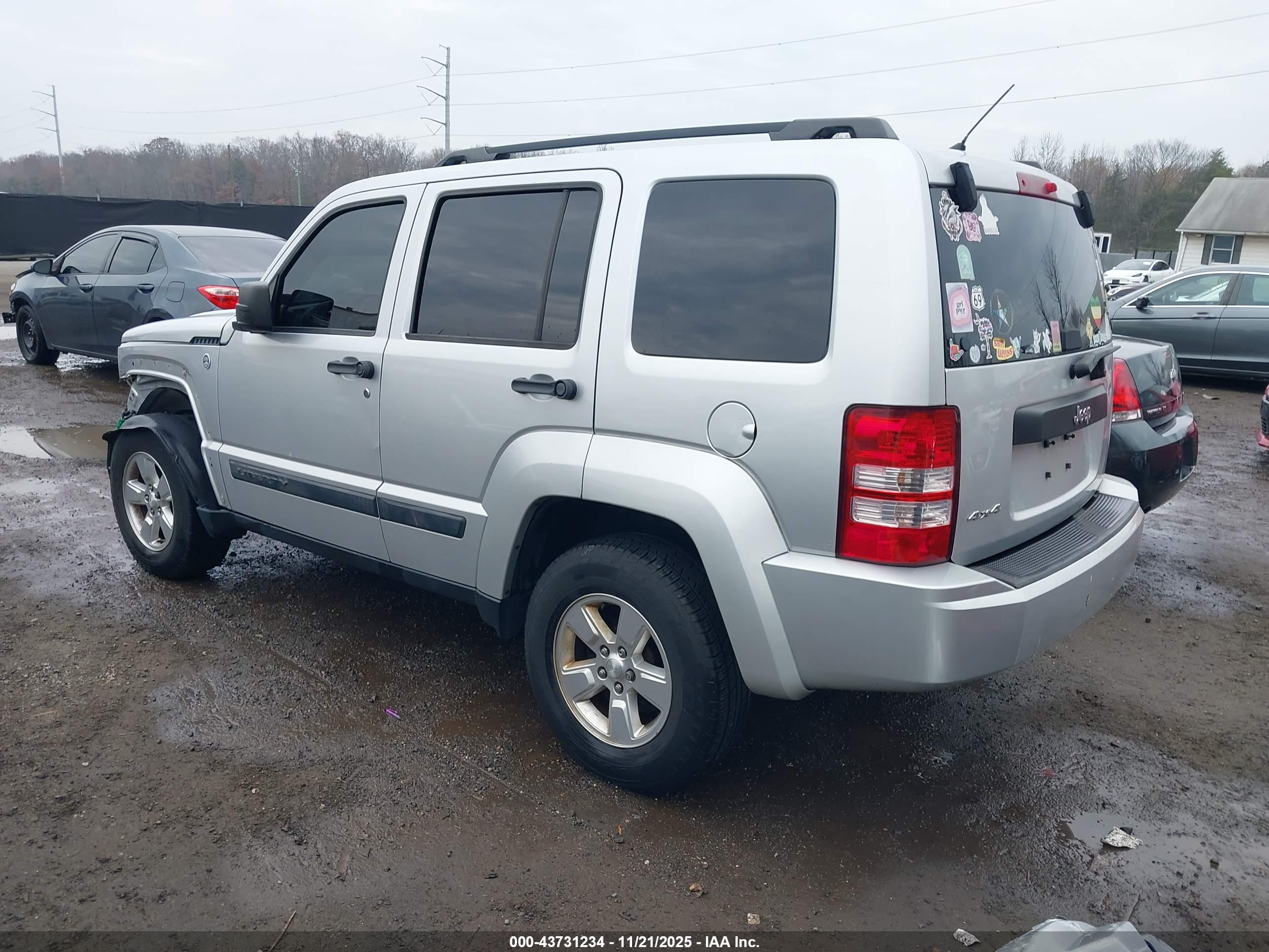 JEEP LIBERTY image 3