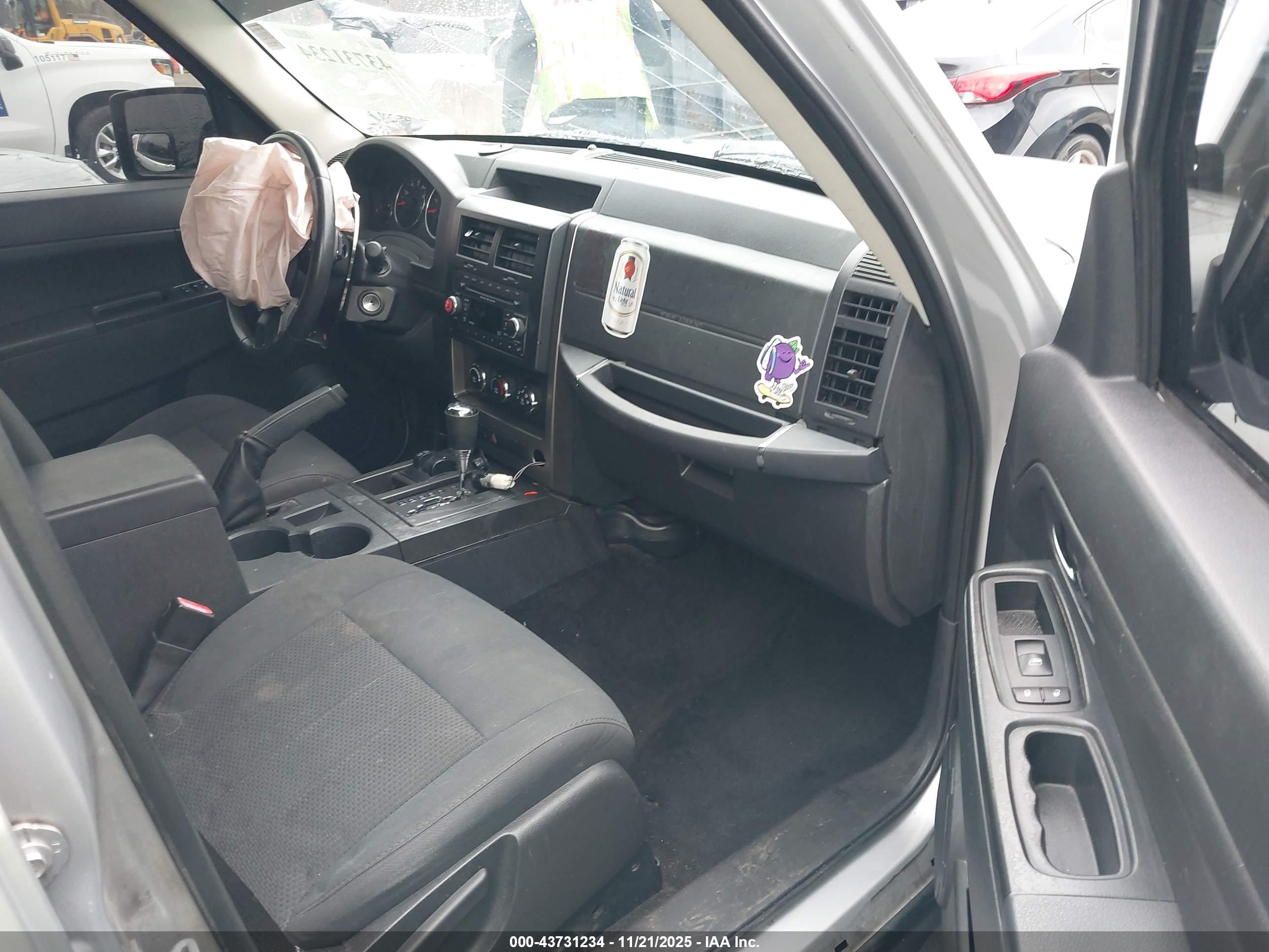 JEEP LIBERTY image 5