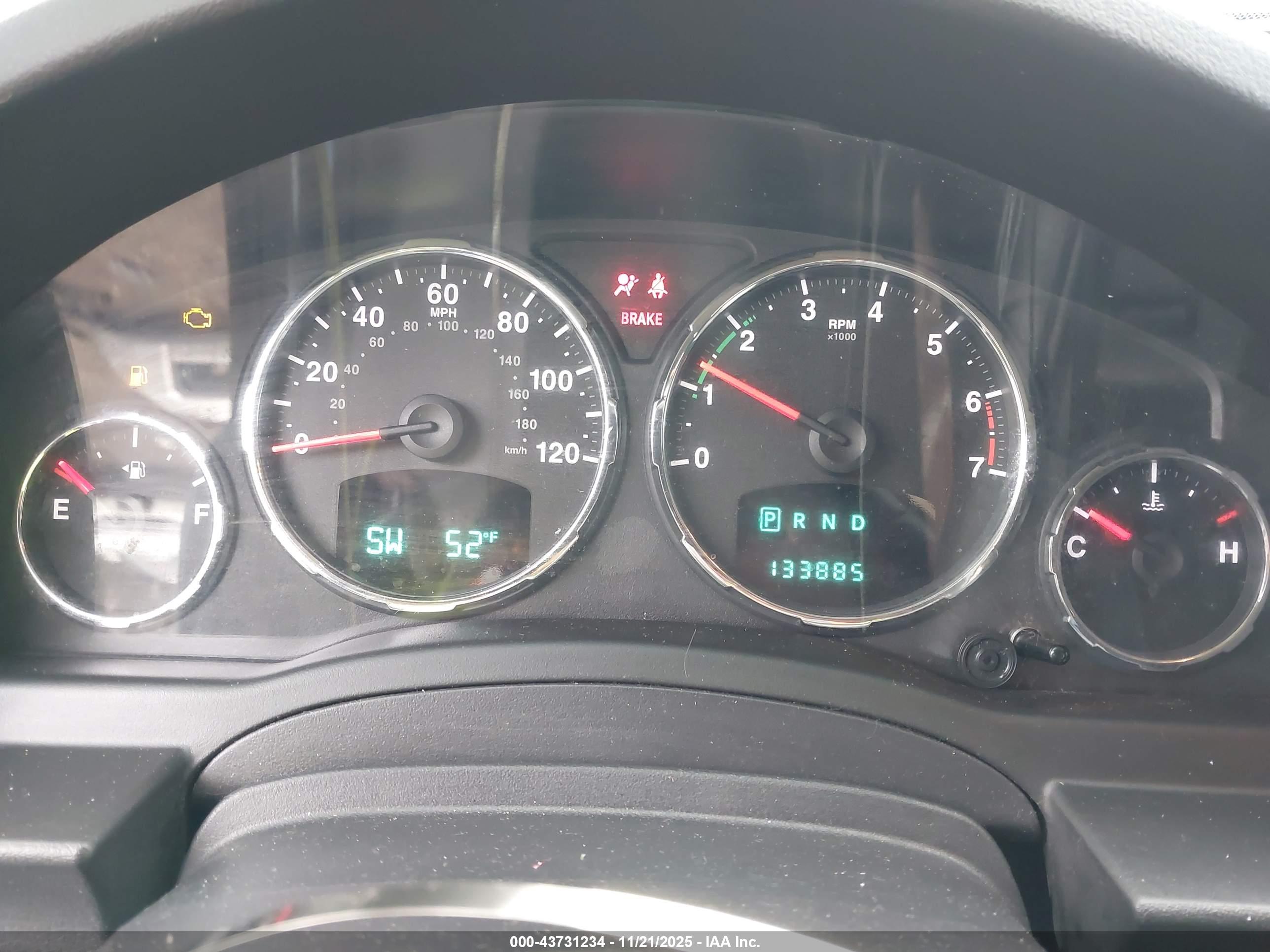JEEP LIBERTY image 7