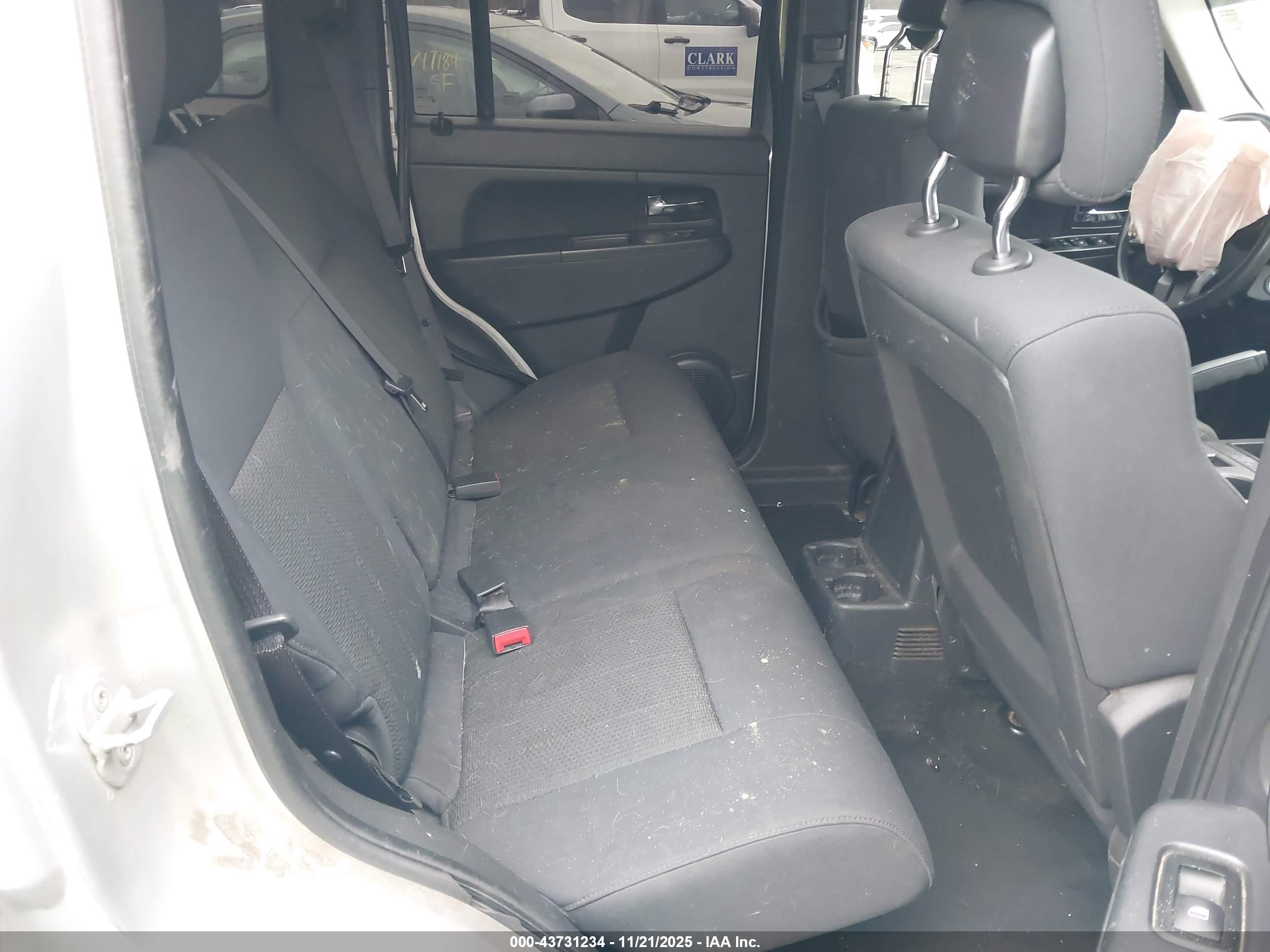 JEEP LIBERTY image 8