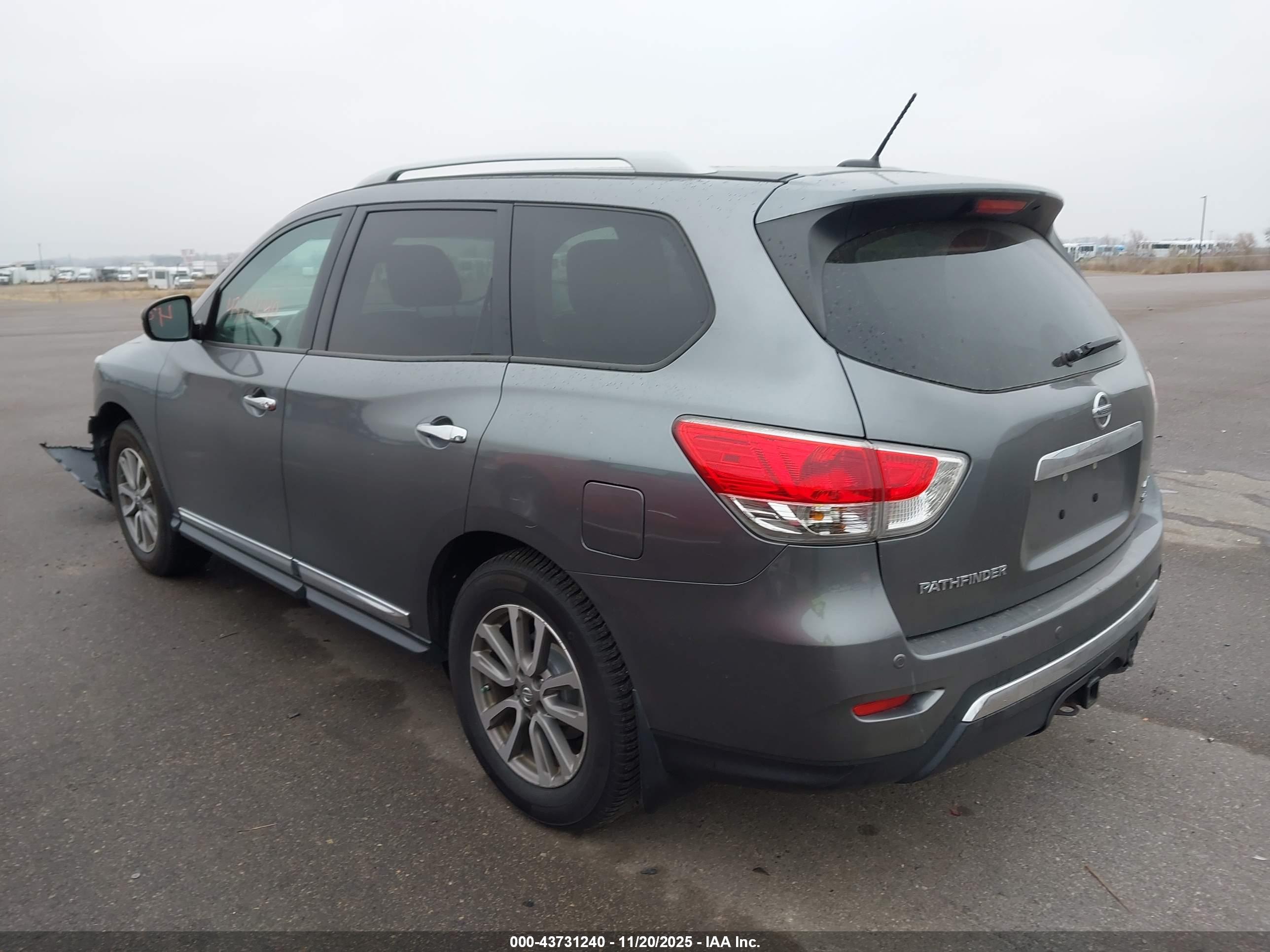 NISSAN PATHFINDER image 3