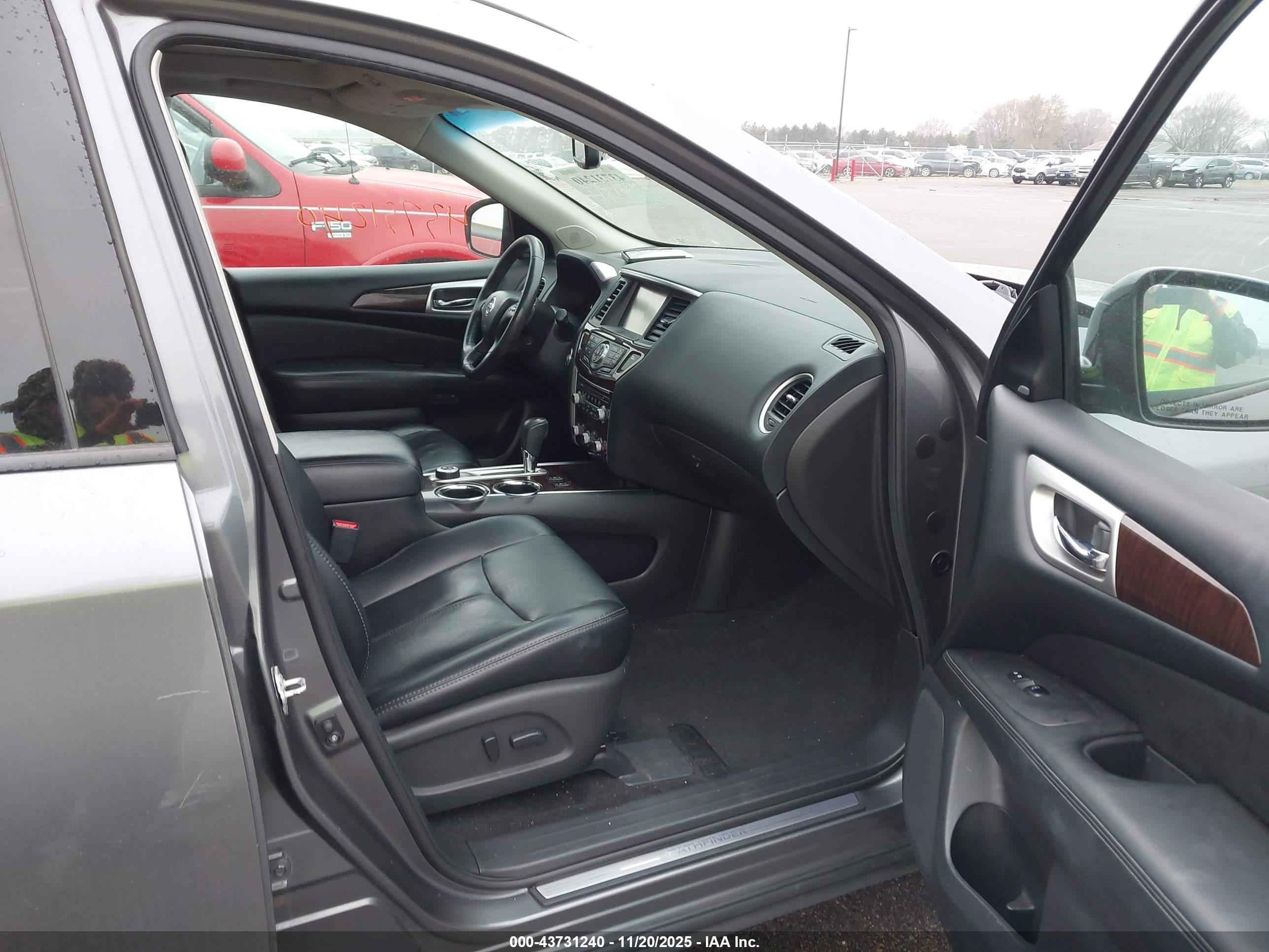 NISSAN PATHFINDER image 5