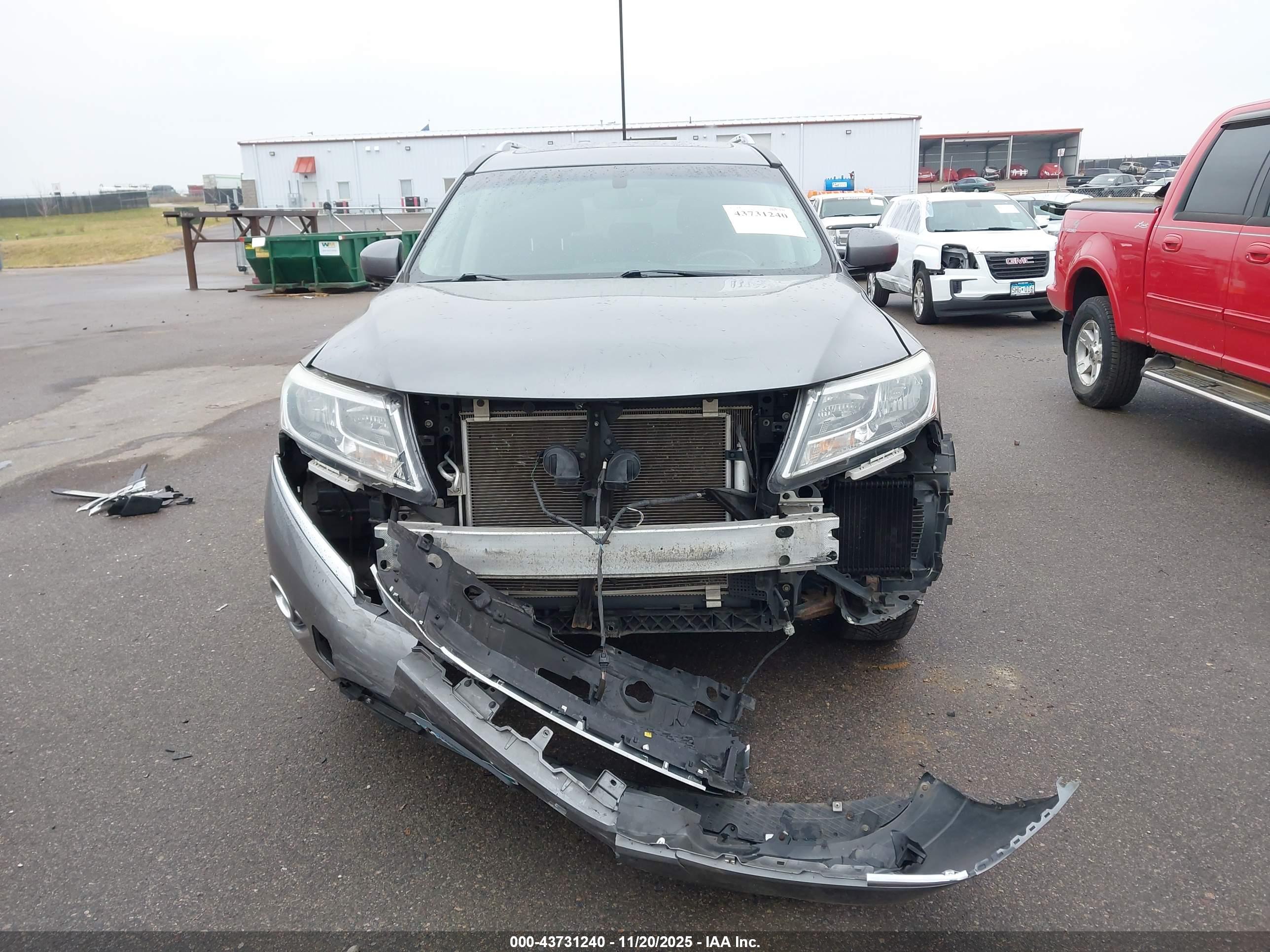 NISSAN PATHFINDER image 6