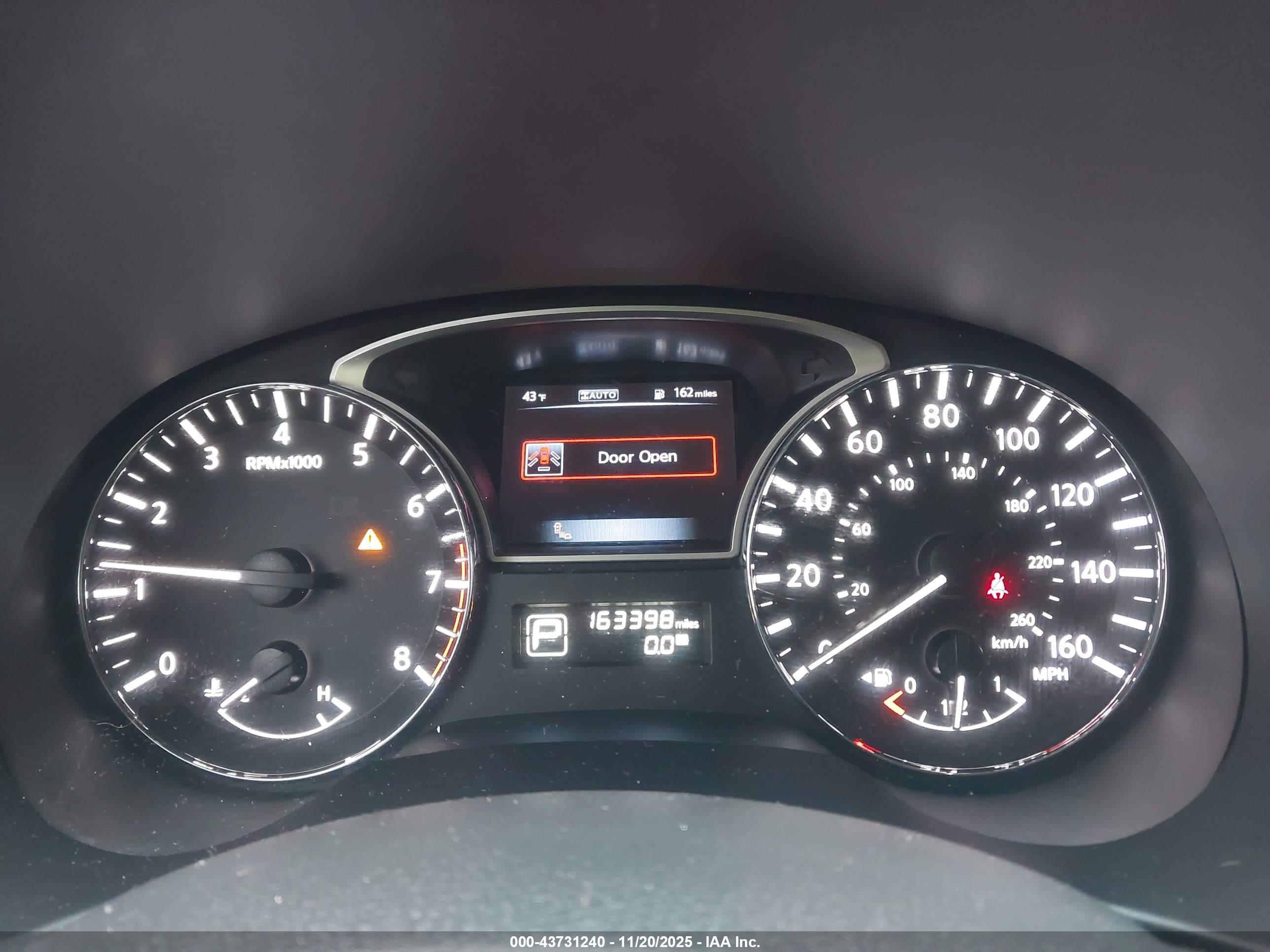 NISSAN PATHFINDER image 7