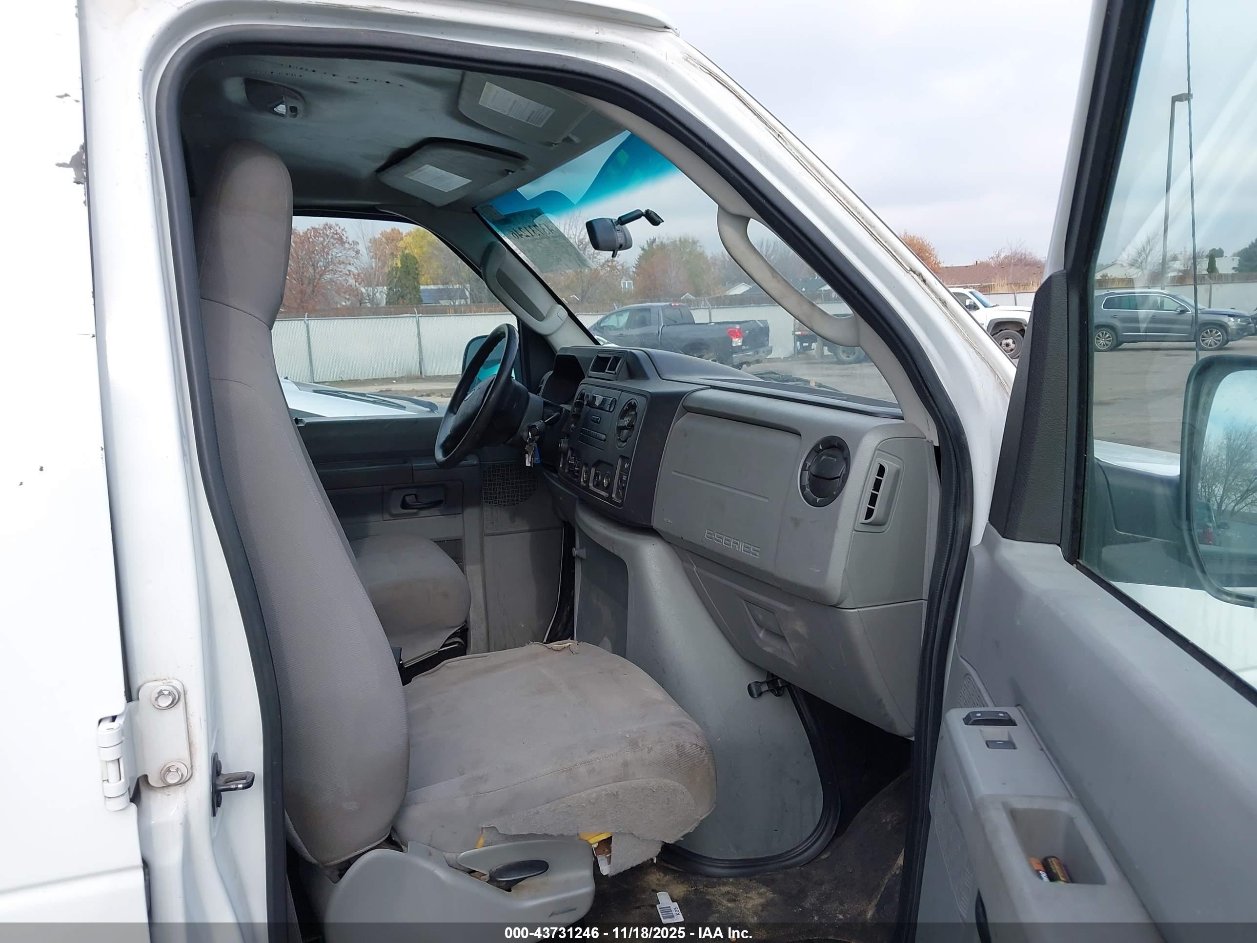 FORD E-250 image 5