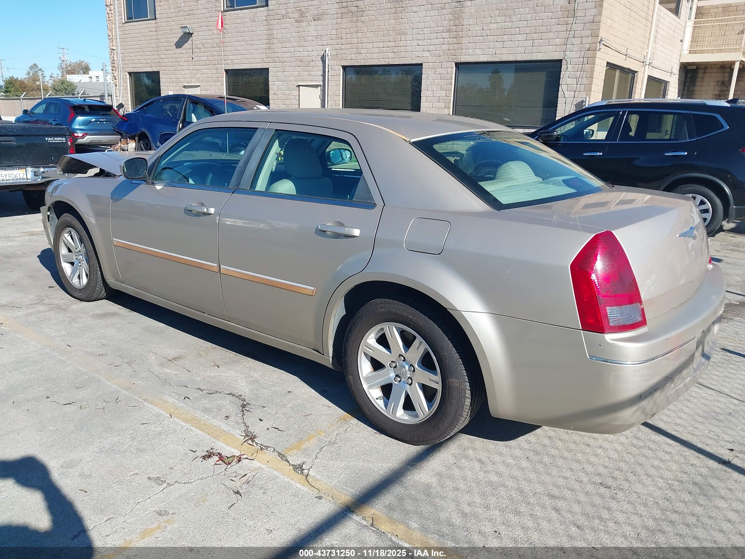 CHRYSLER 300 image 3