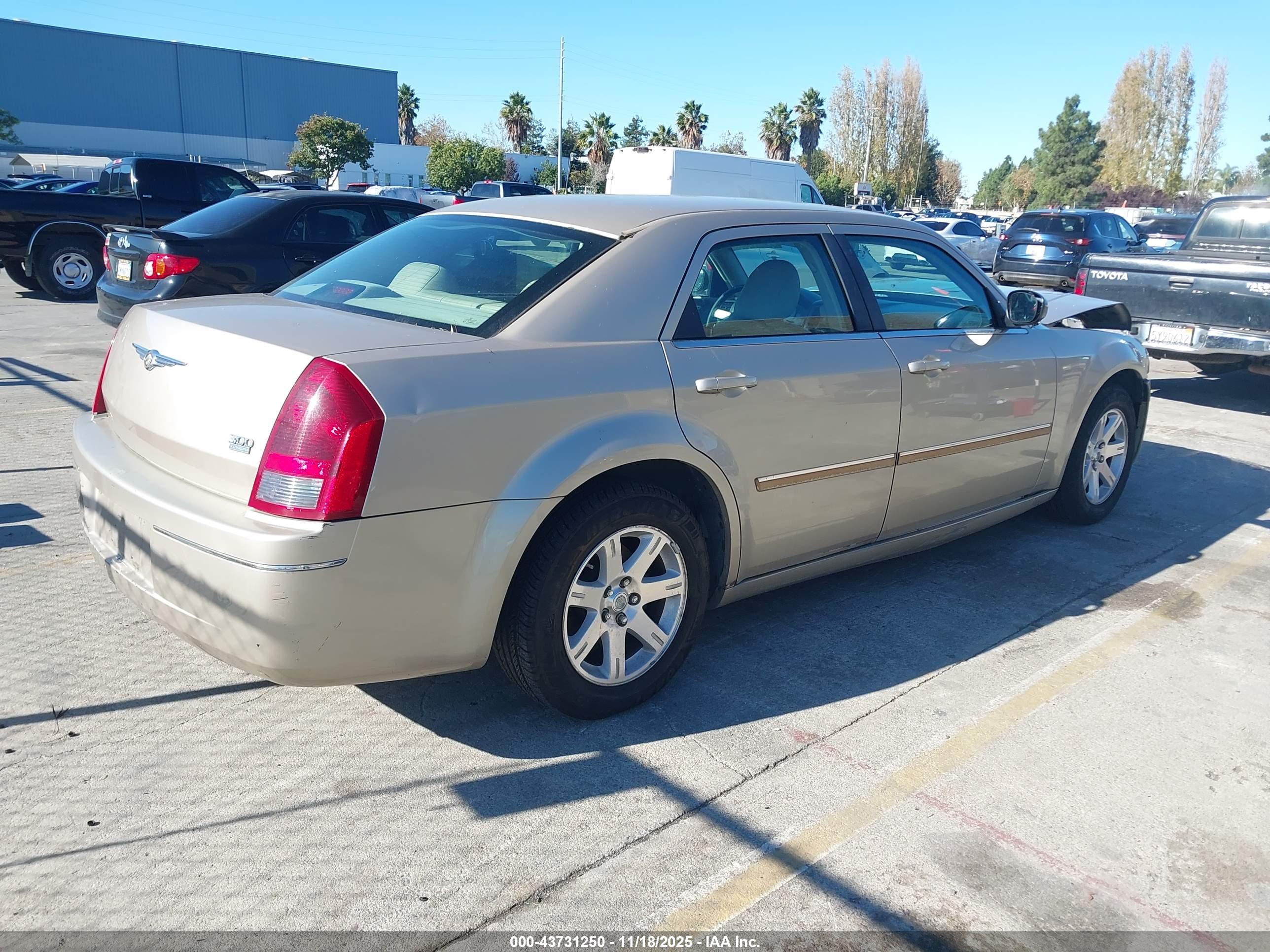 CHRYSLER 300 image 4