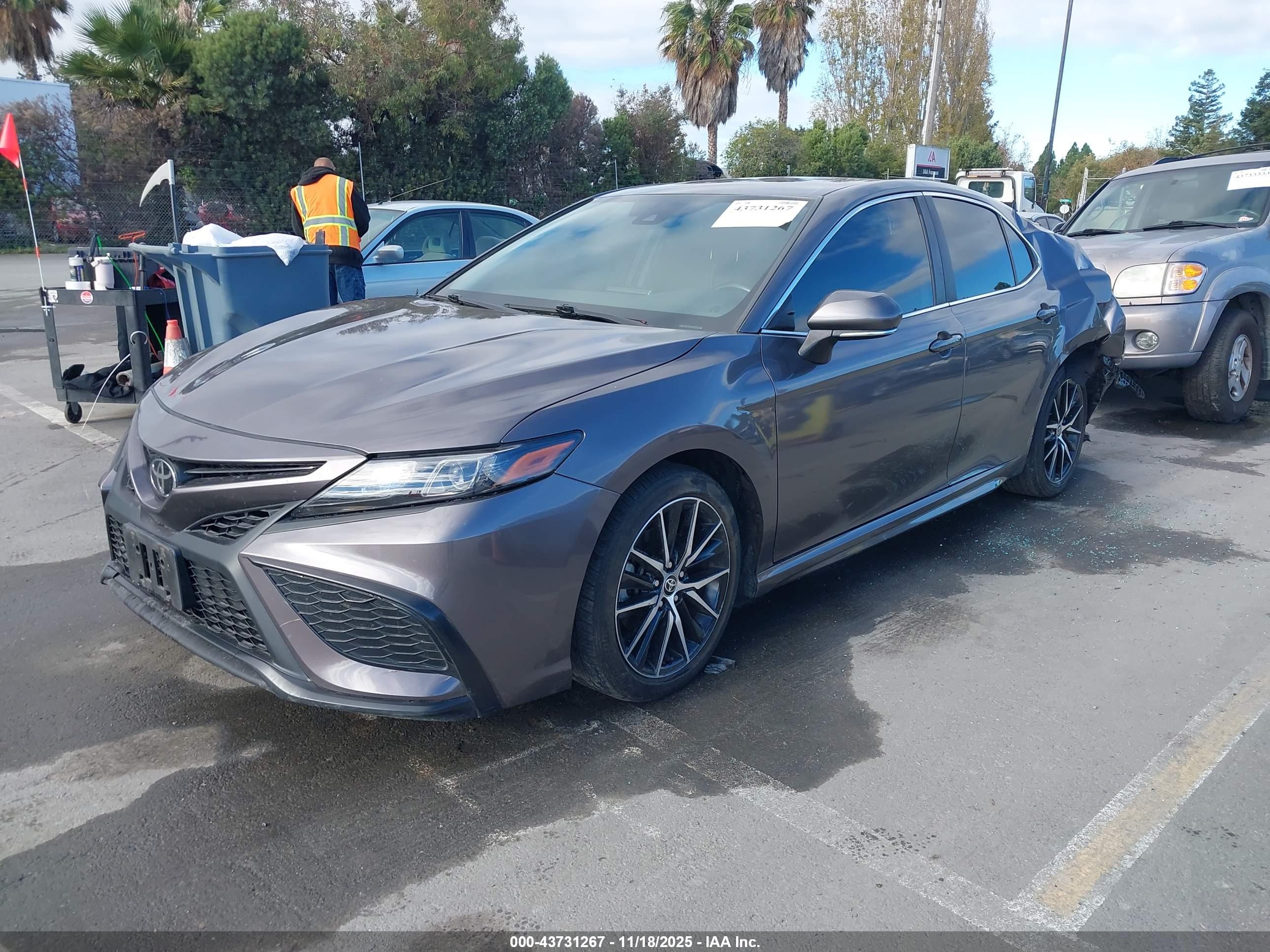 TOYOTA CAMRY image 2