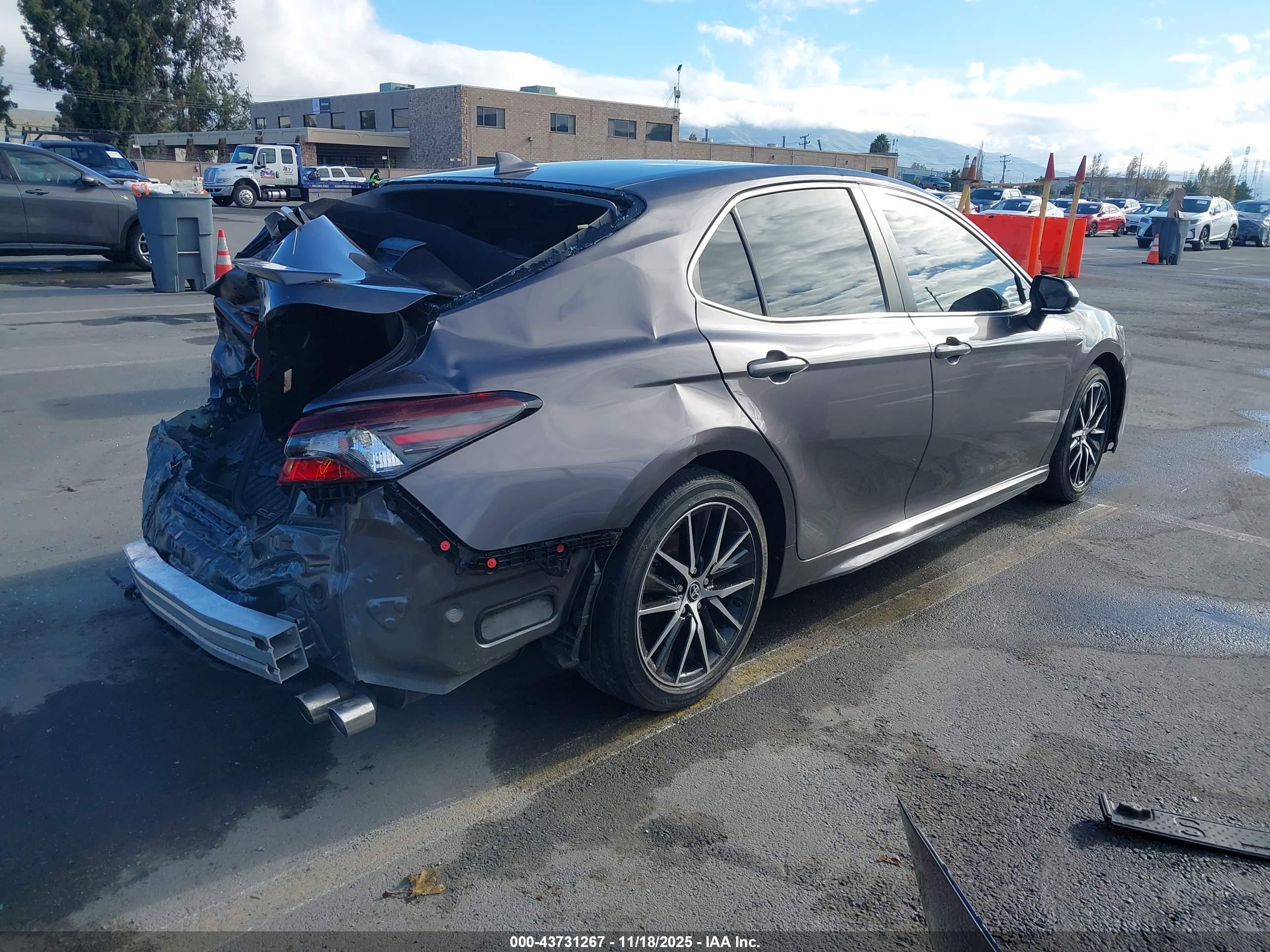 TOYOTA CAMRY image 4