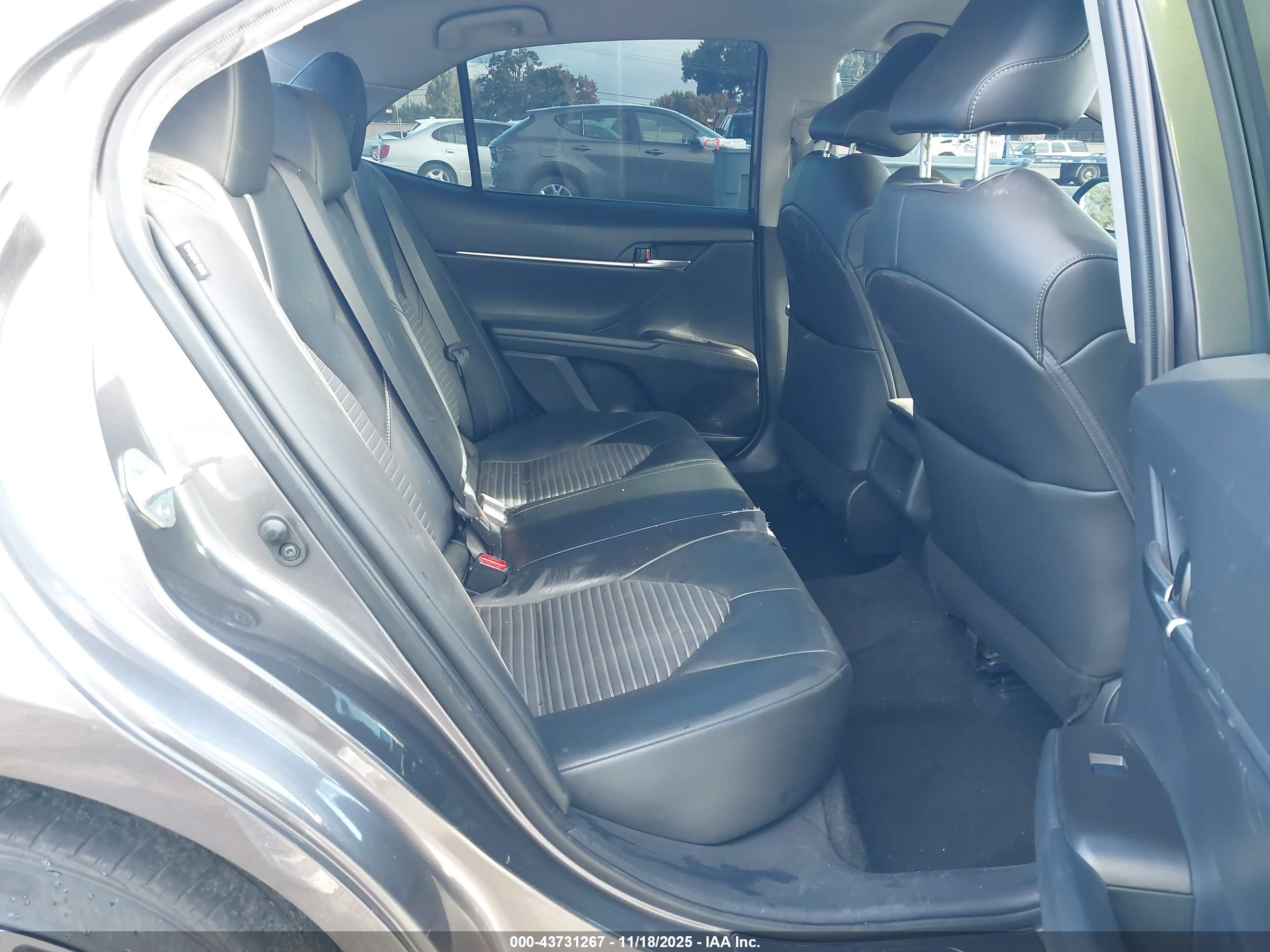 TOYOTA CAMRY image 8