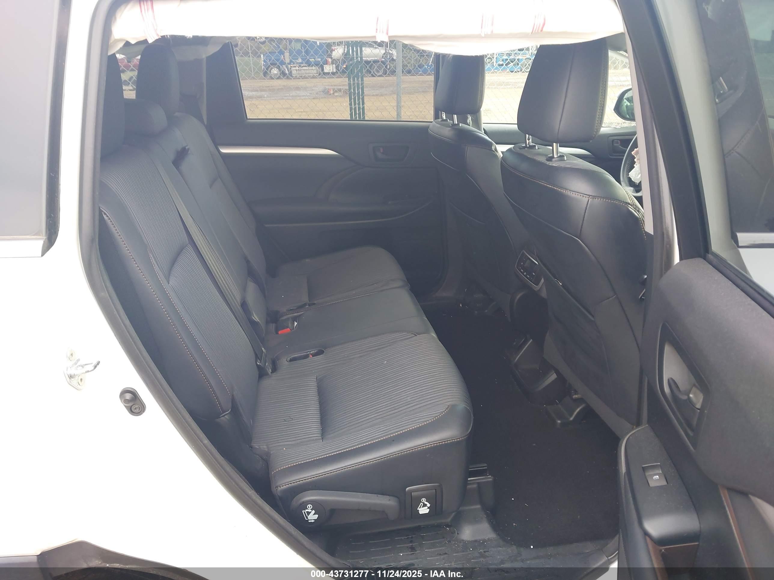 TOYOTA HIGHLANDER image 8