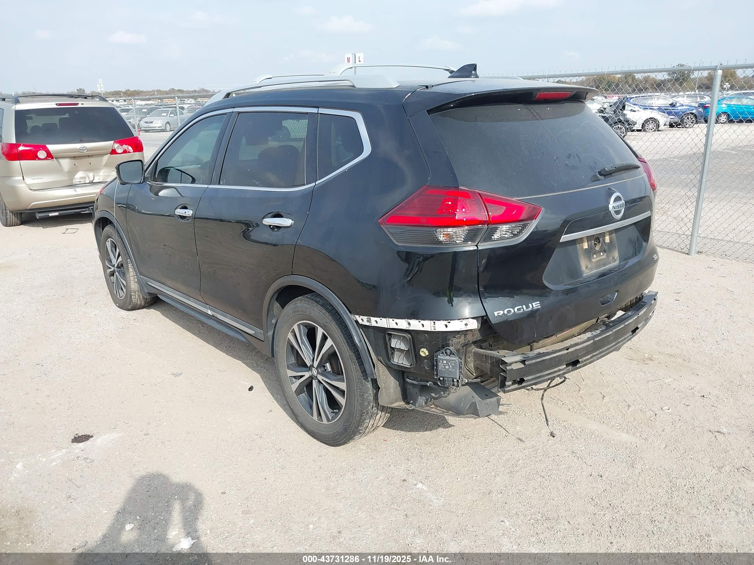 NISSAN ROGUE image 3