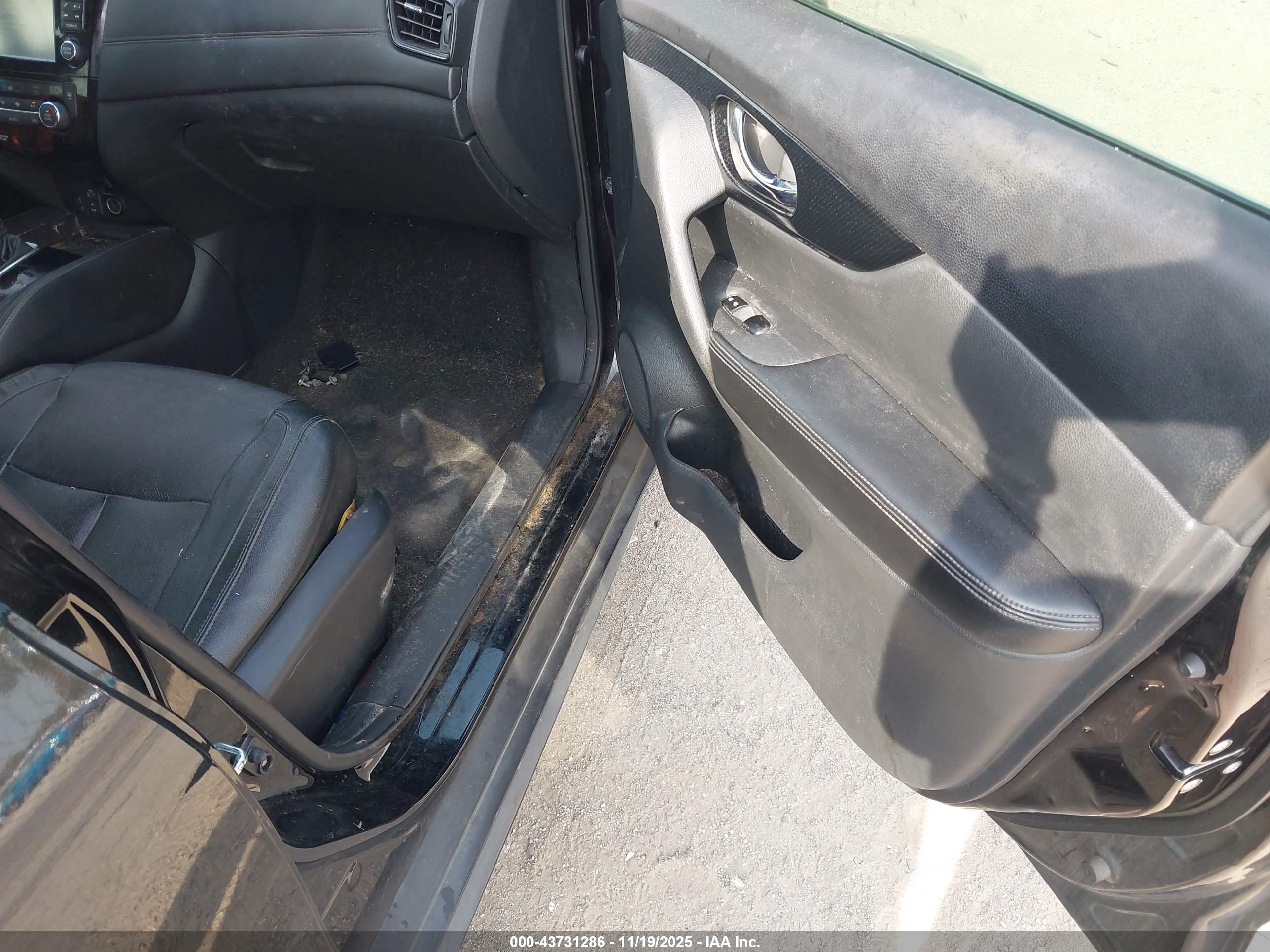 NISSAN ROGUE image 5