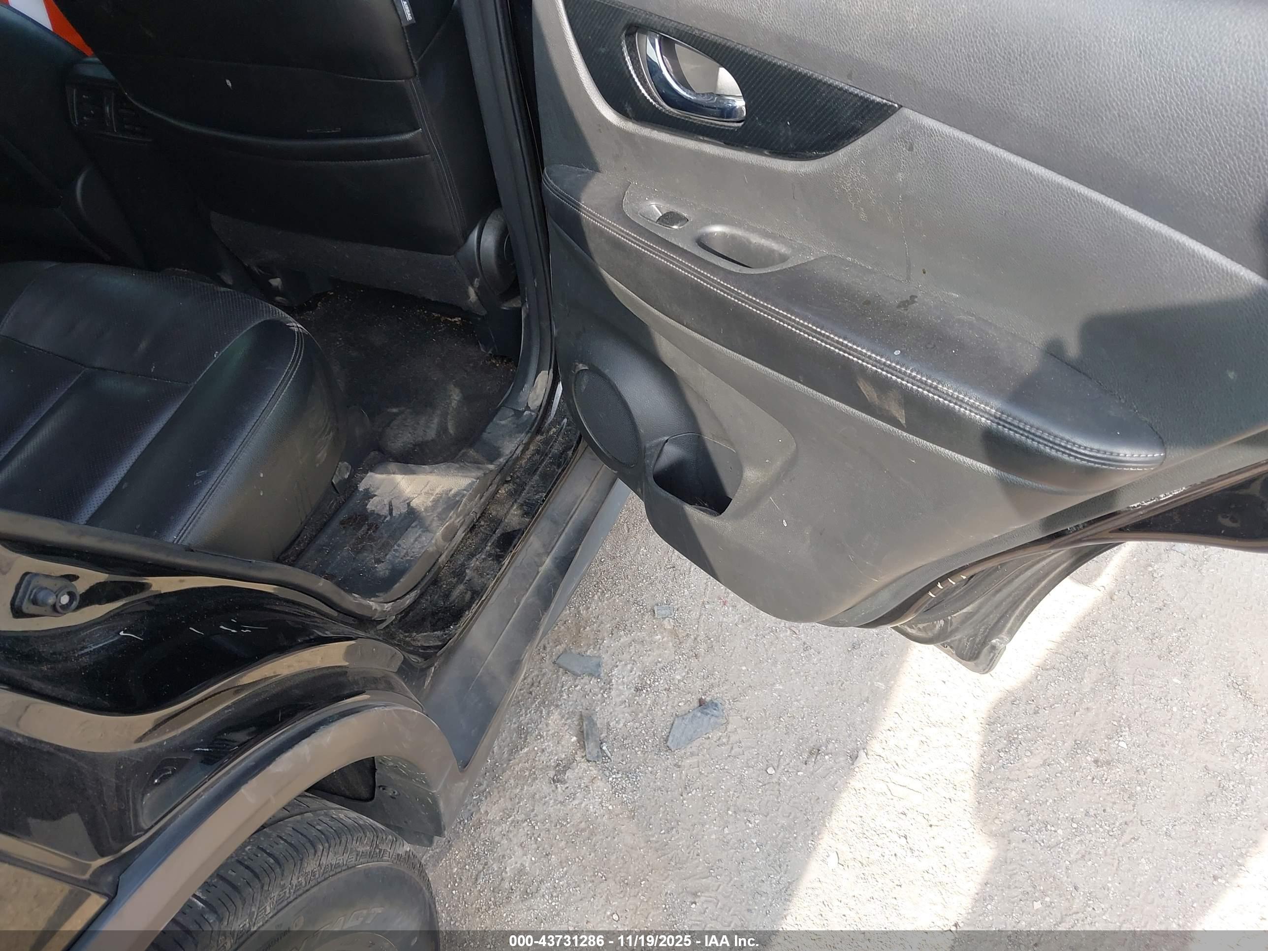 NISSAN ROGUE image 8