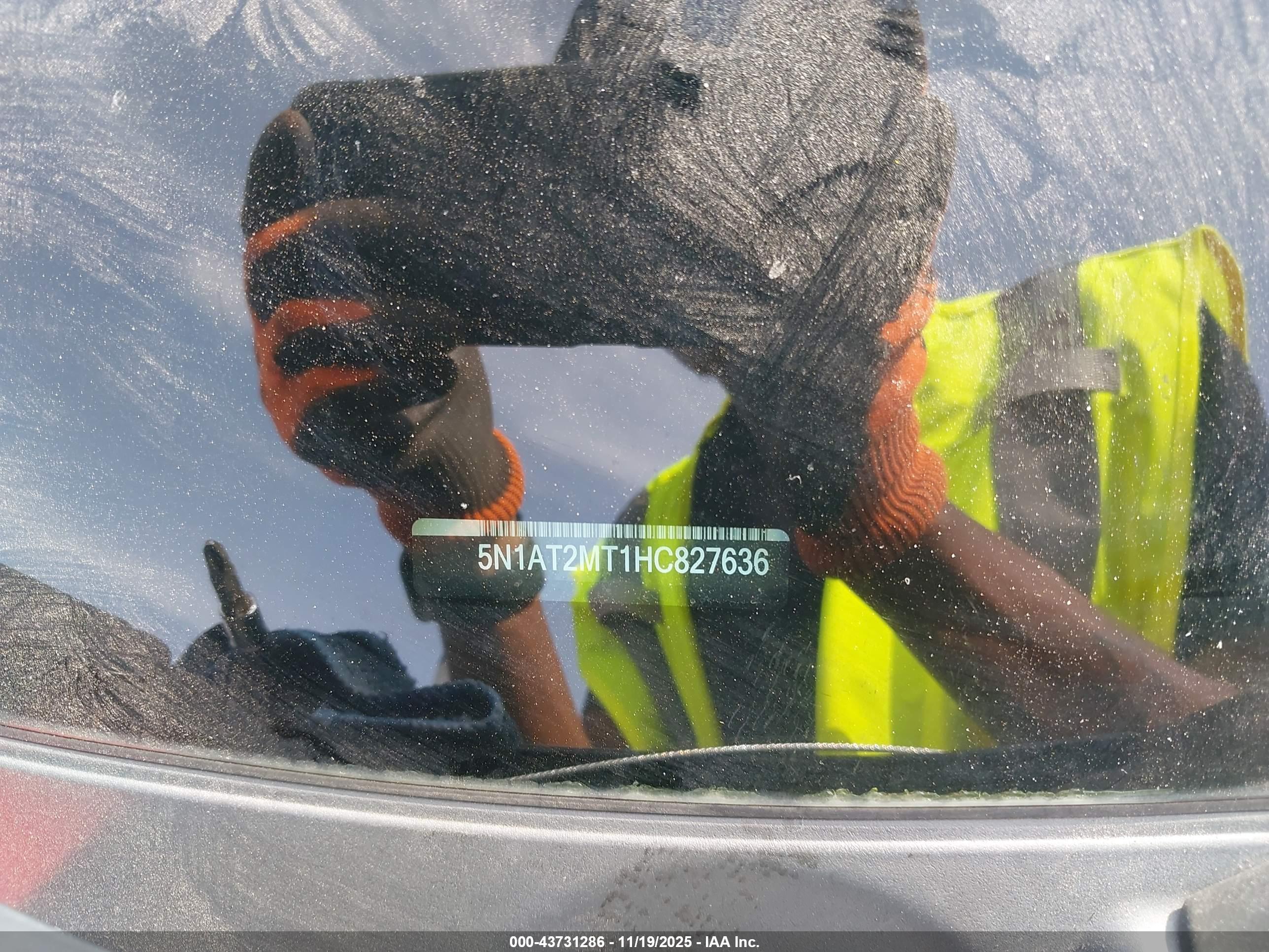 NISSAN ROGUE image 9