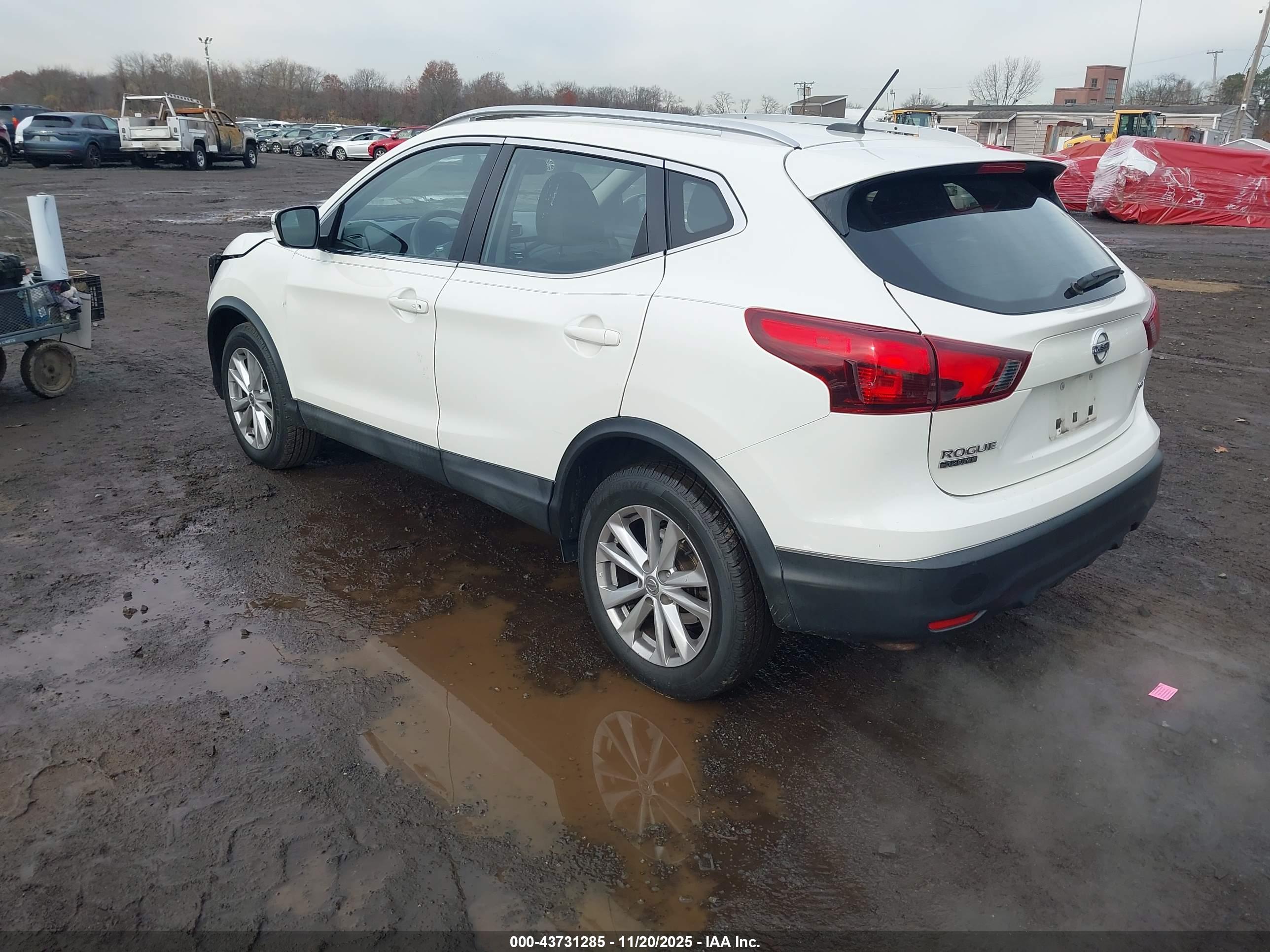 NISSAN ROGUE image 3