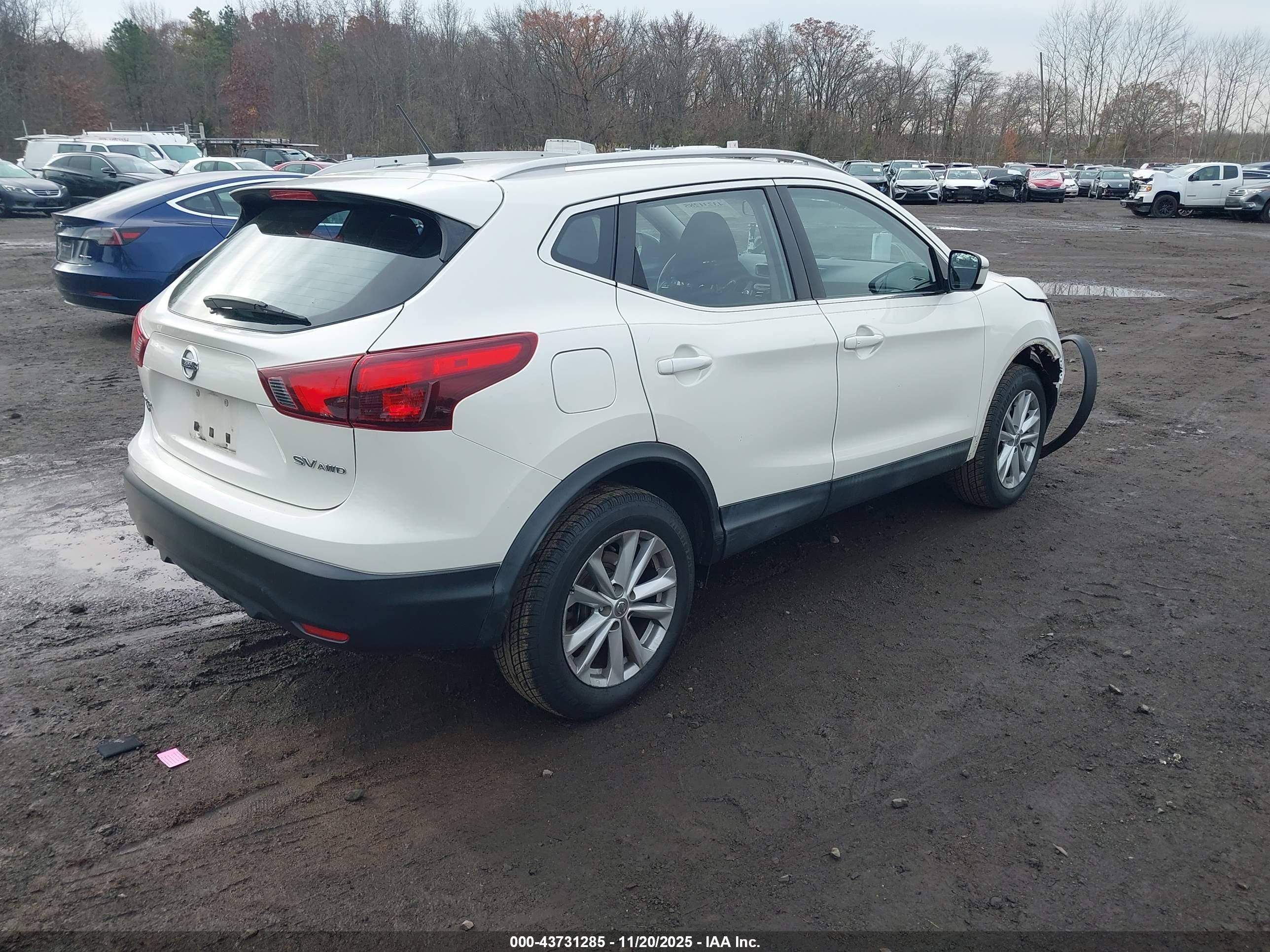 NISSAN ROGUE image 4