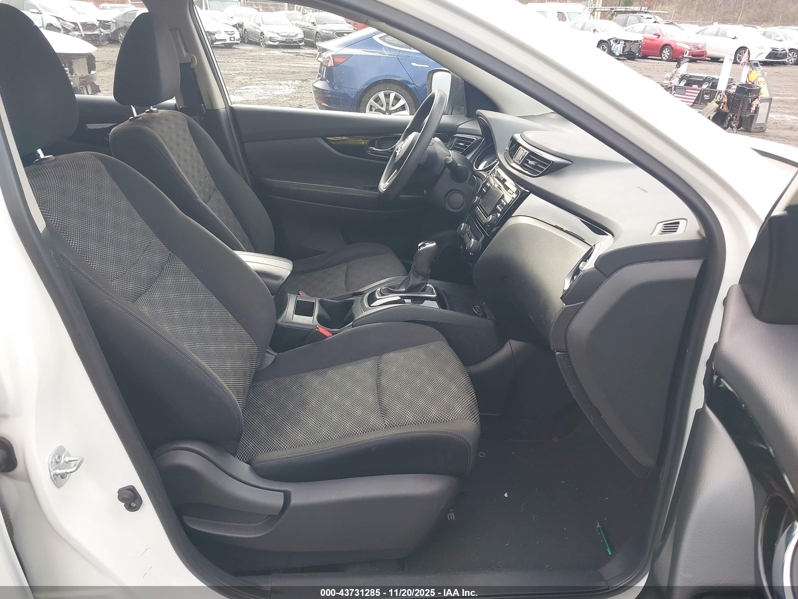 NISSAN ROGUE image 5