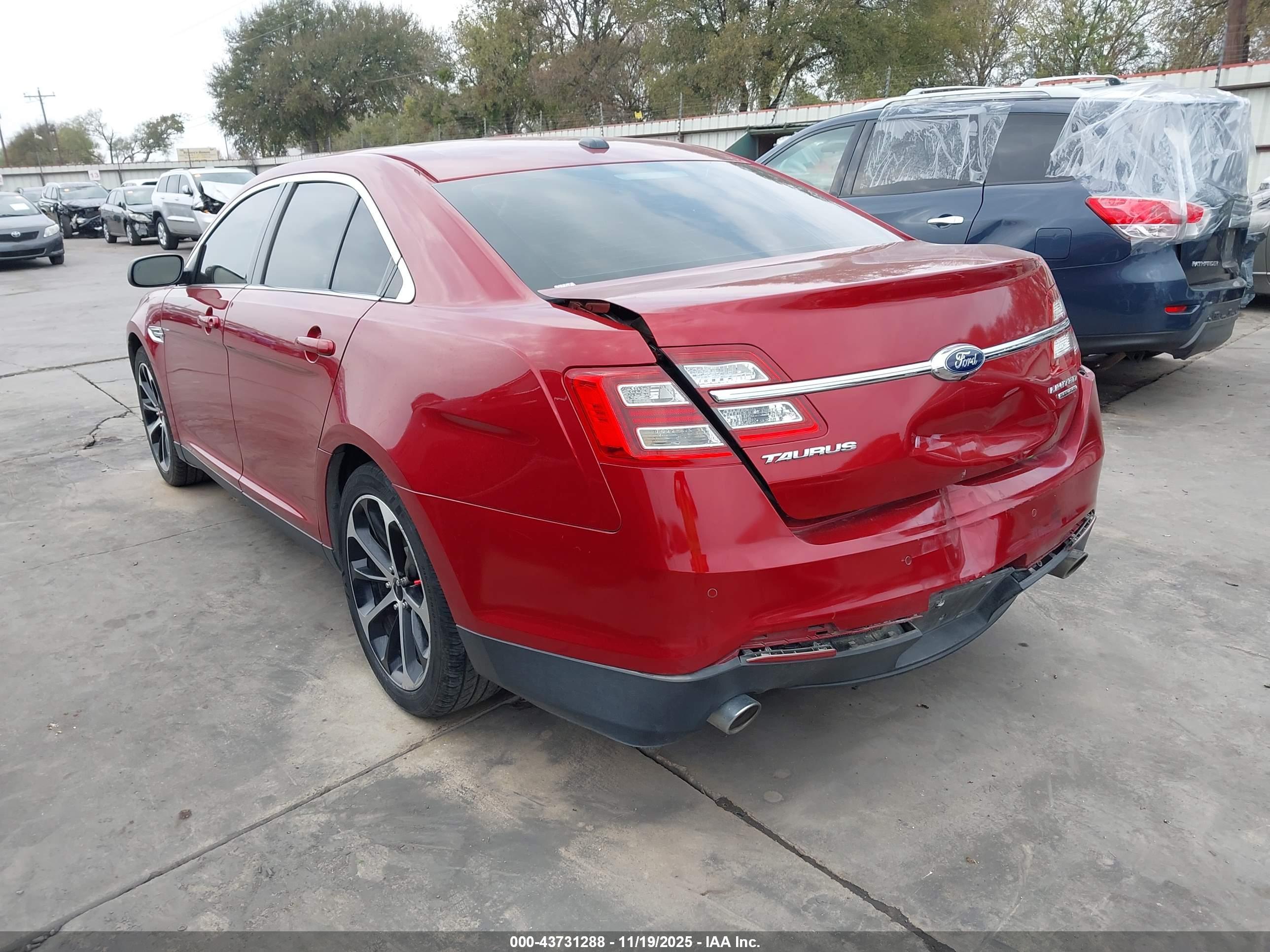 FORD TAURUS image 3