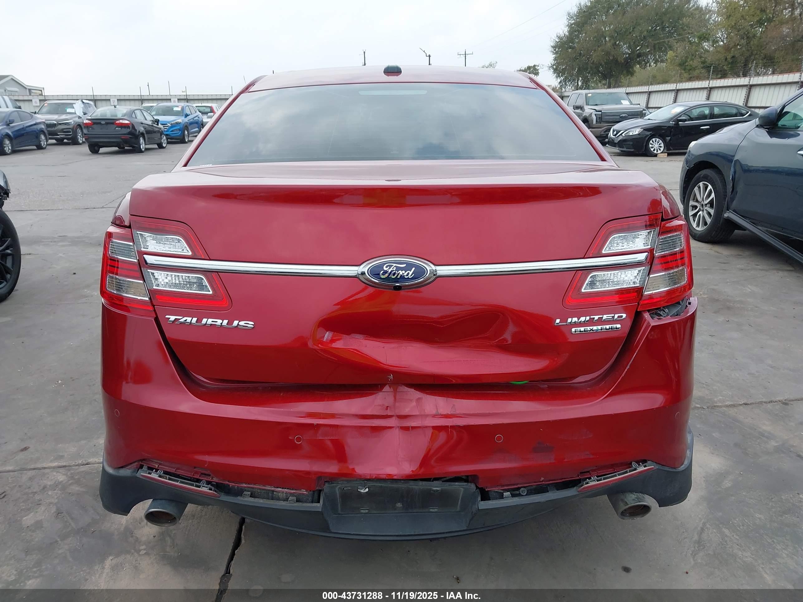 FORD TAURUS image 6