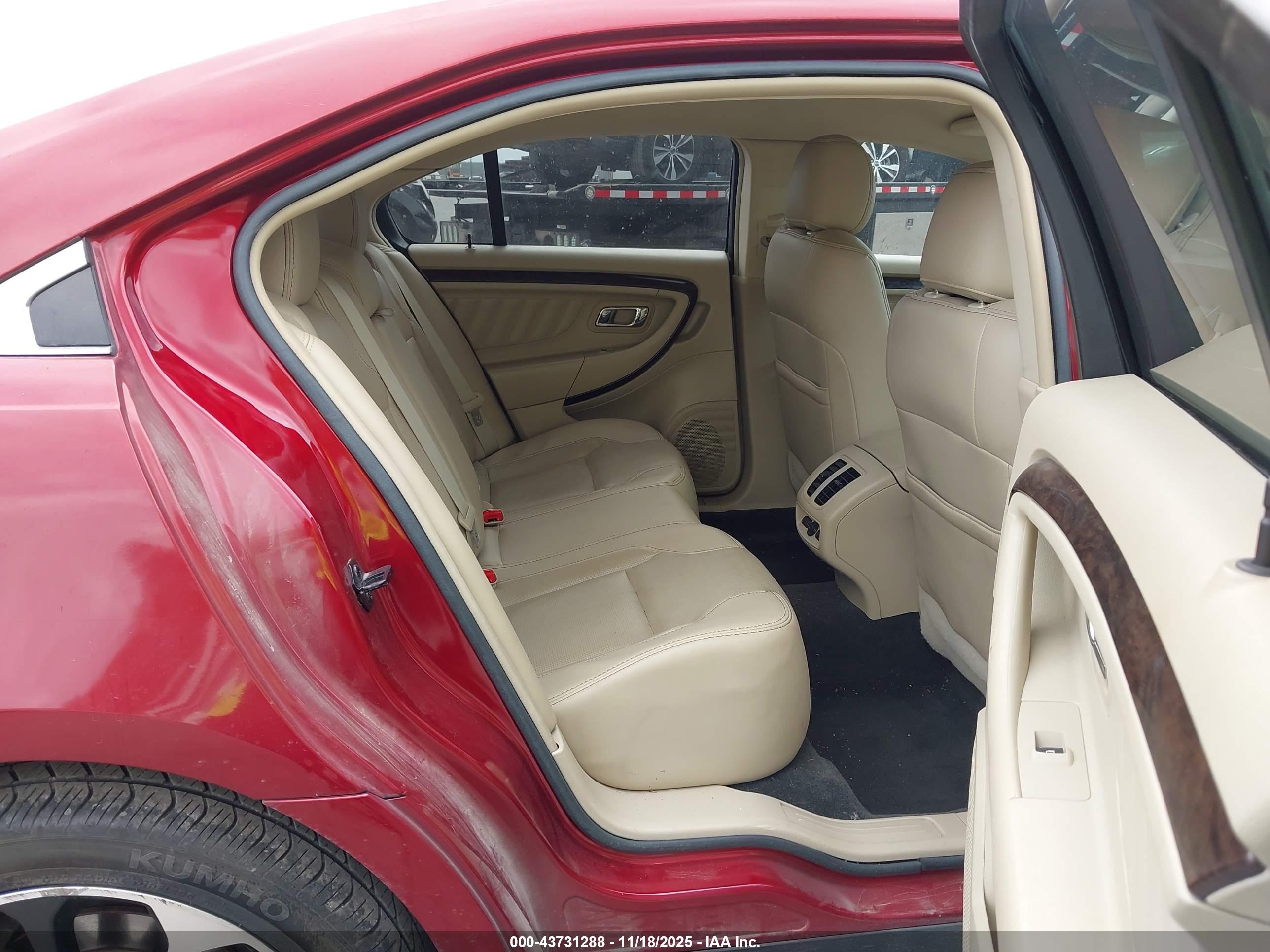 FORD TAURUS image 8