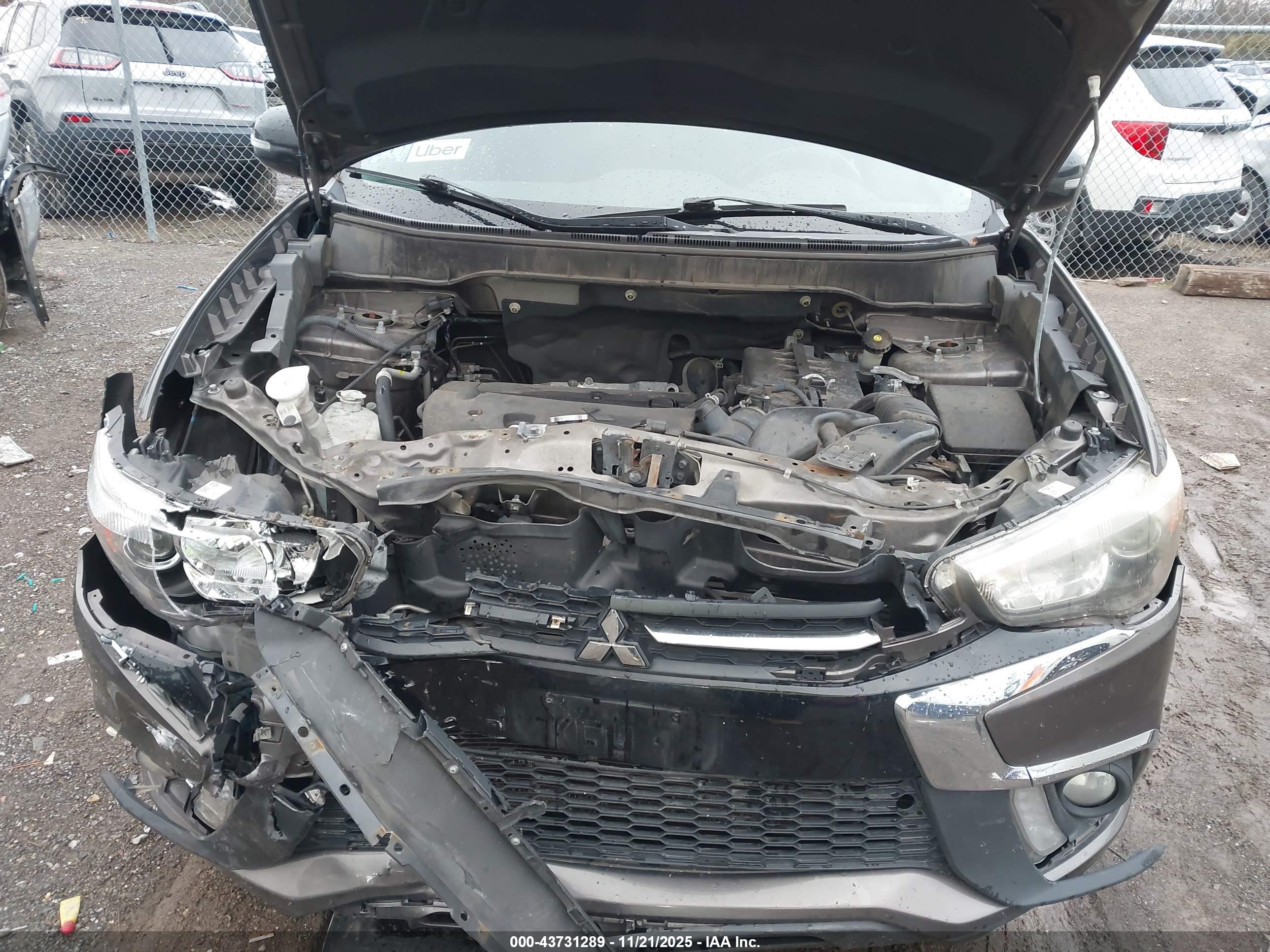 MITSUBISHI OUTLANDER image 10